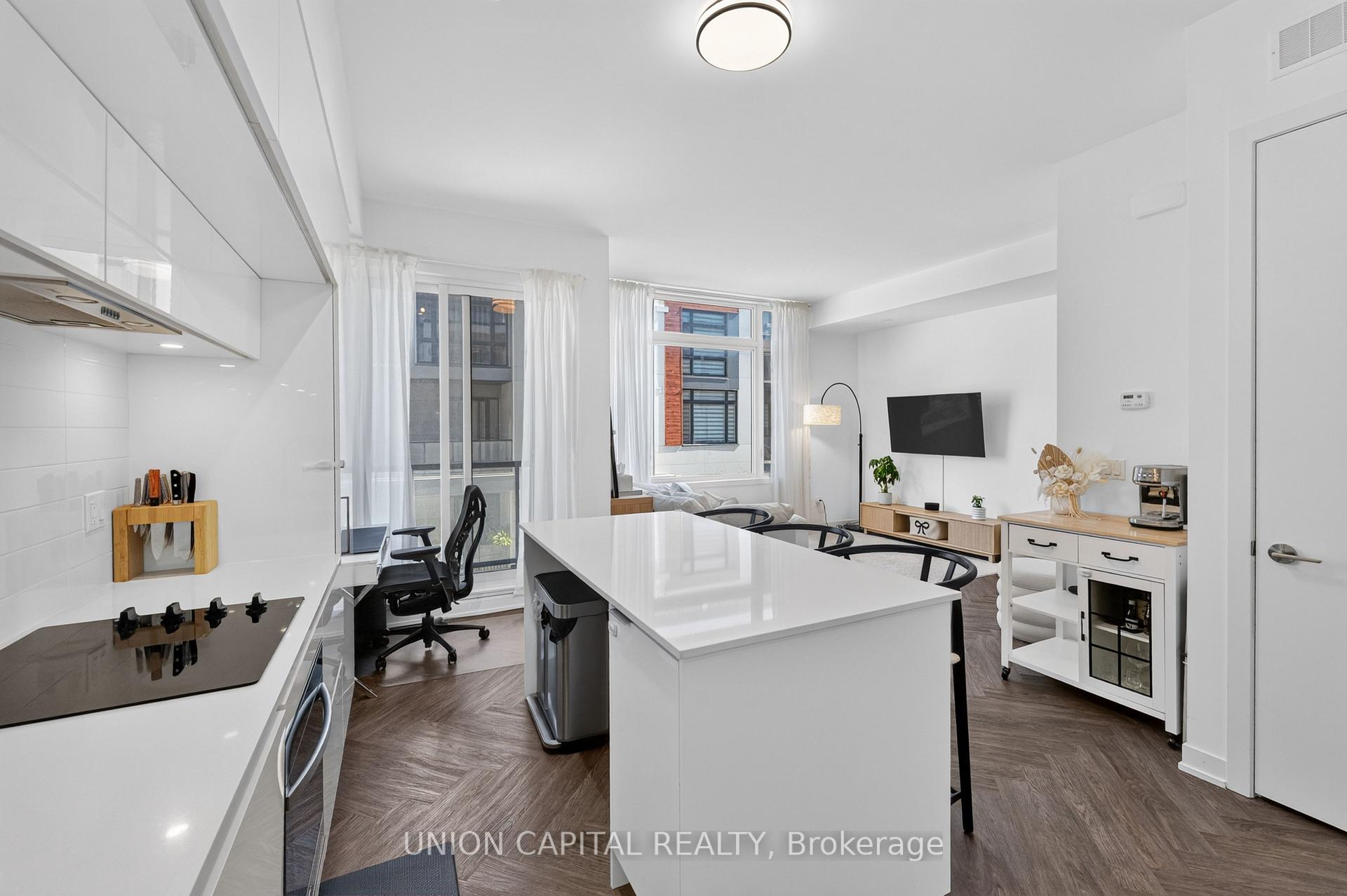 Photo 10 of Unit 1227, 8 David Eyer Road, Richmond Hill, Rural Richmond Hill — HOMEH