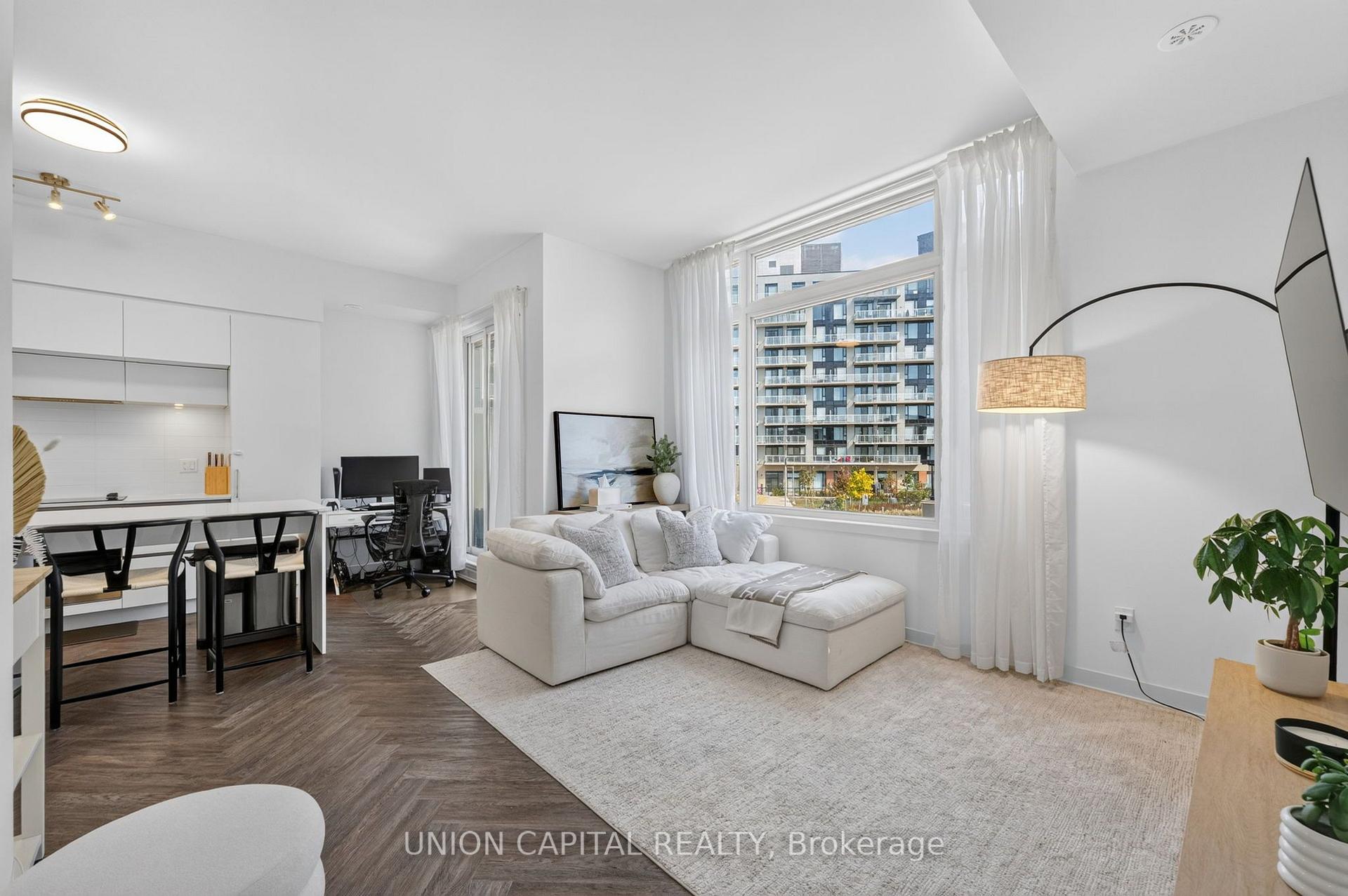 Photo 12 of Unit 1227, 8 David Eyer Road, Richmond Hill, Rural Richmond Hill — HOMEH