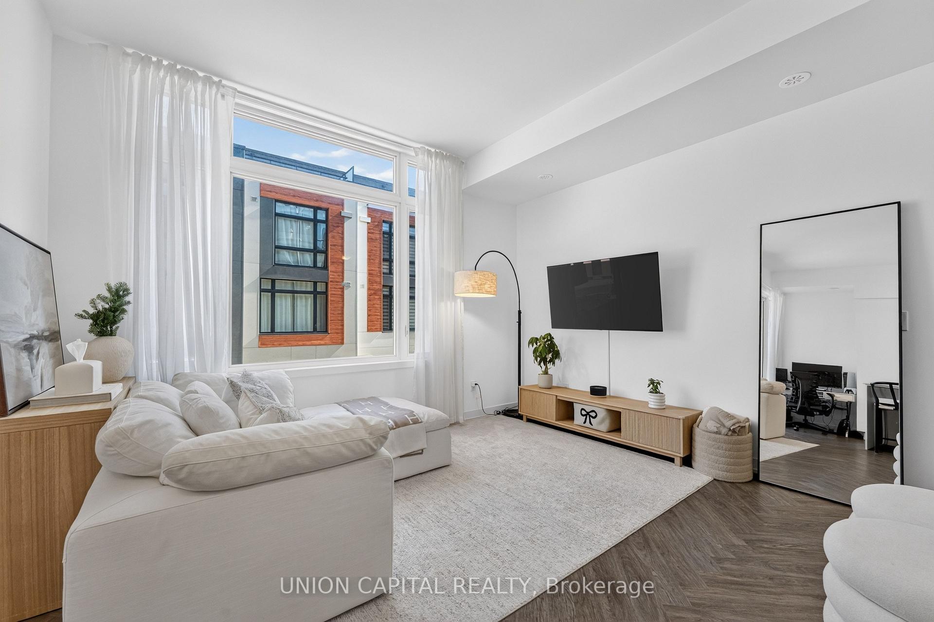 Photo 13 of Unit 1227, 8 David Eyer Road, Richmond Hill, Rural Richmond Hill — HOMEH