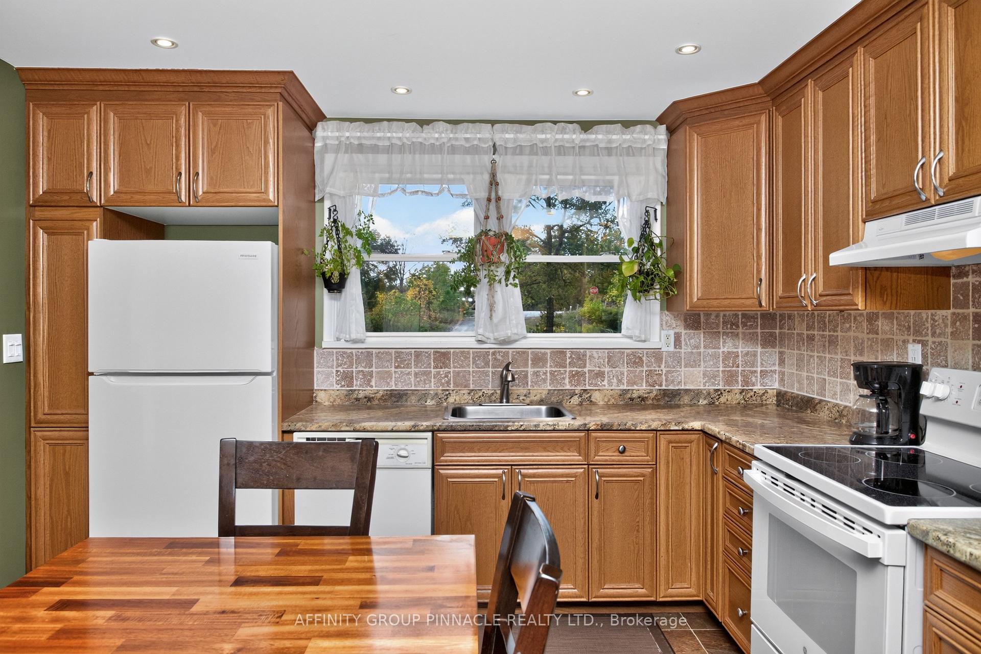 Photo 6 of 5666 35 Highway, Kawartha Lakes, Fenelon — HOMEH