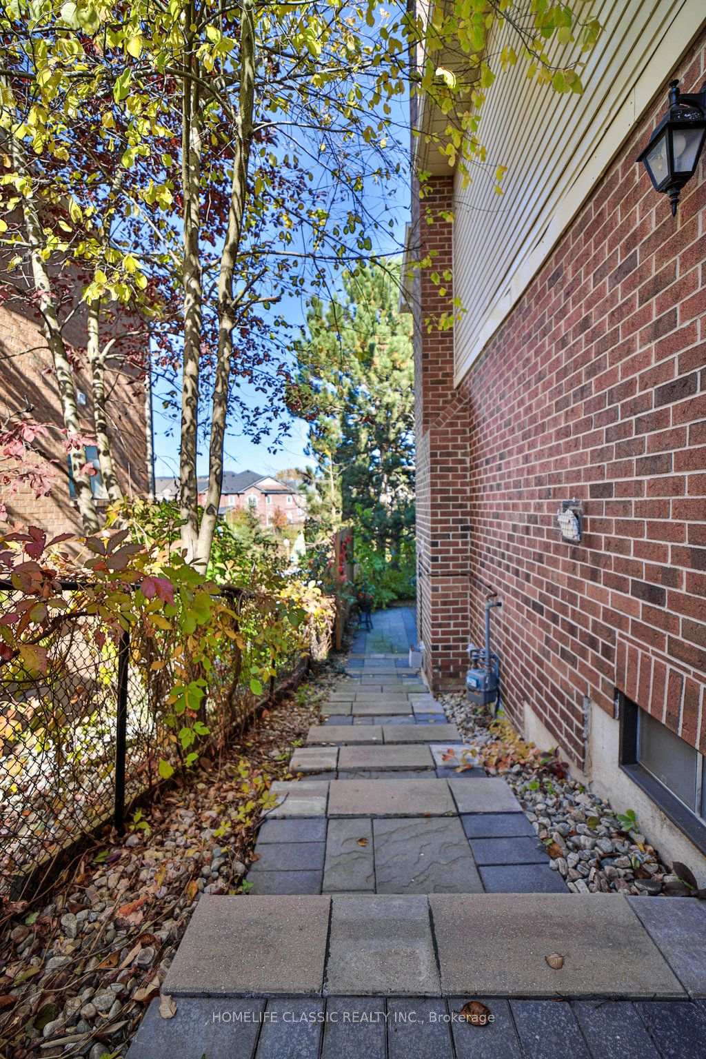 Front of 427 Crossland Gate