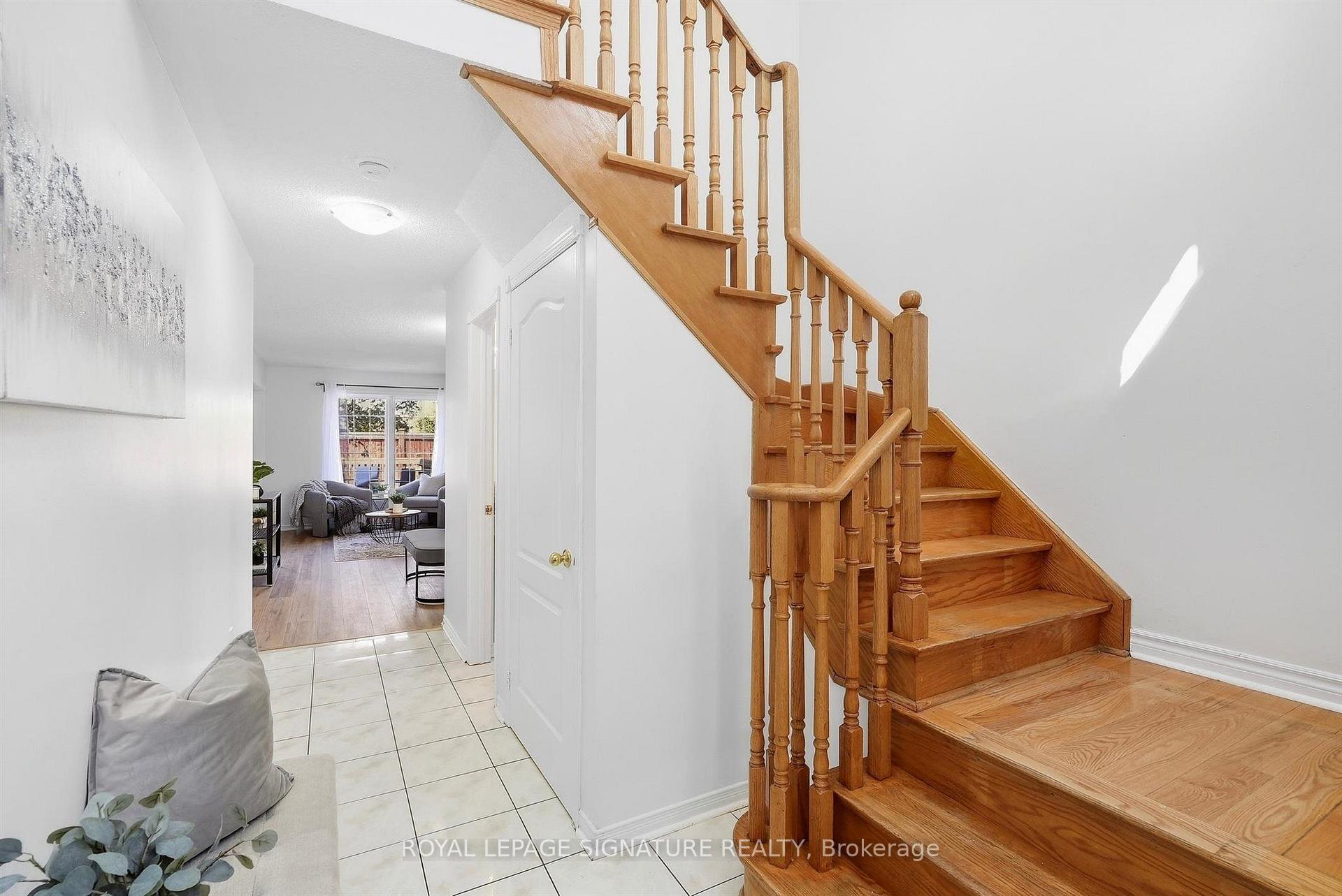 Photo 4 of 106 Heartleaf Crescent, Brampton, Fletcher's Meadow — HOMEH
