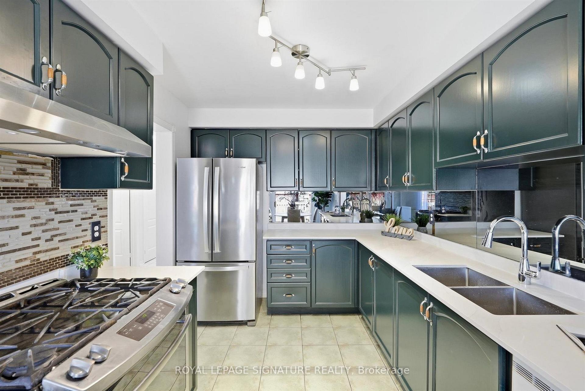 Photo 16 of 106 Heartleaf Crescent, Brampton, Fletcher's Meadow — HOMEH