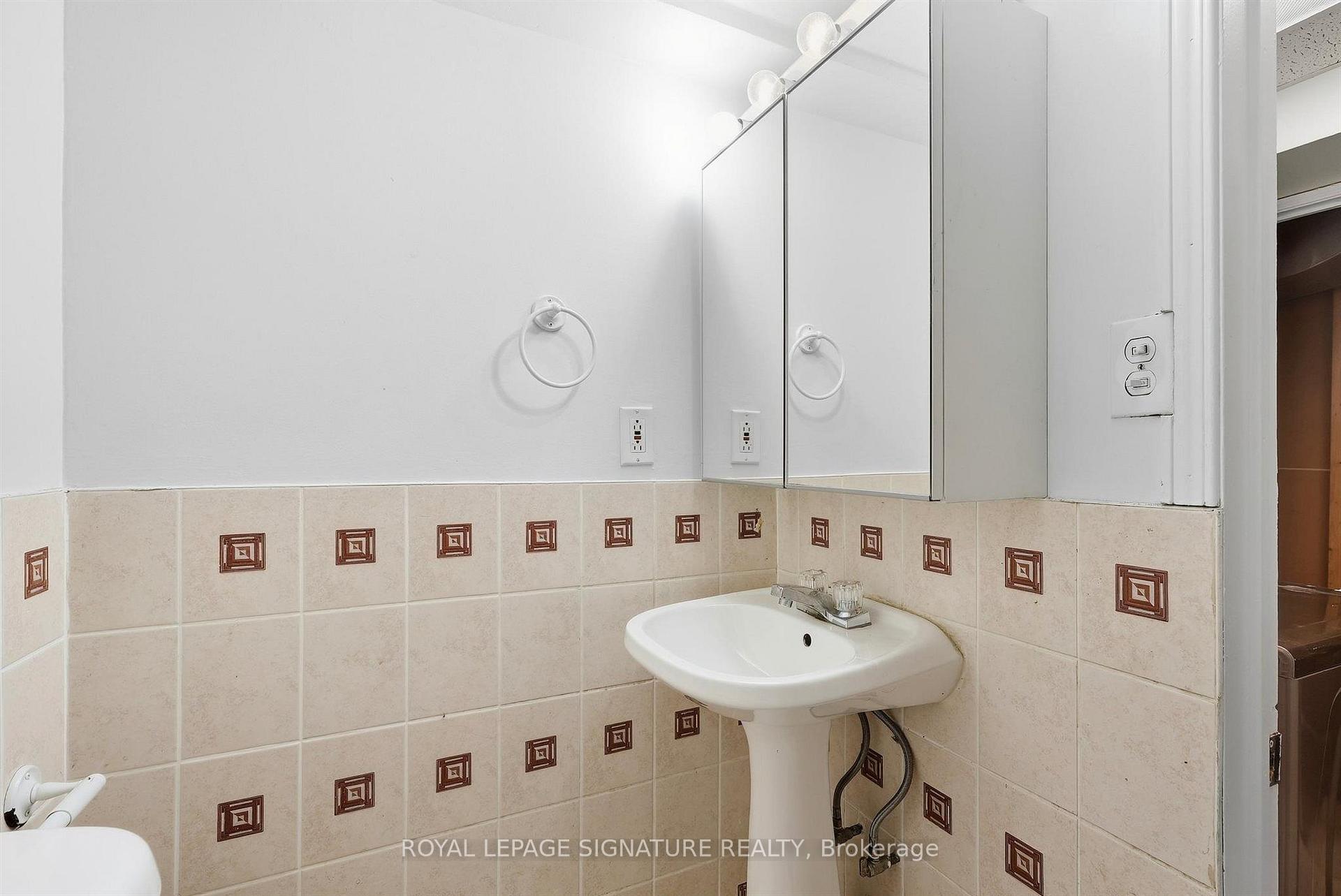 Photo 41 of 106 Heartleaf Crescent, Brampton, Fletcher's Meadow — HOMEH