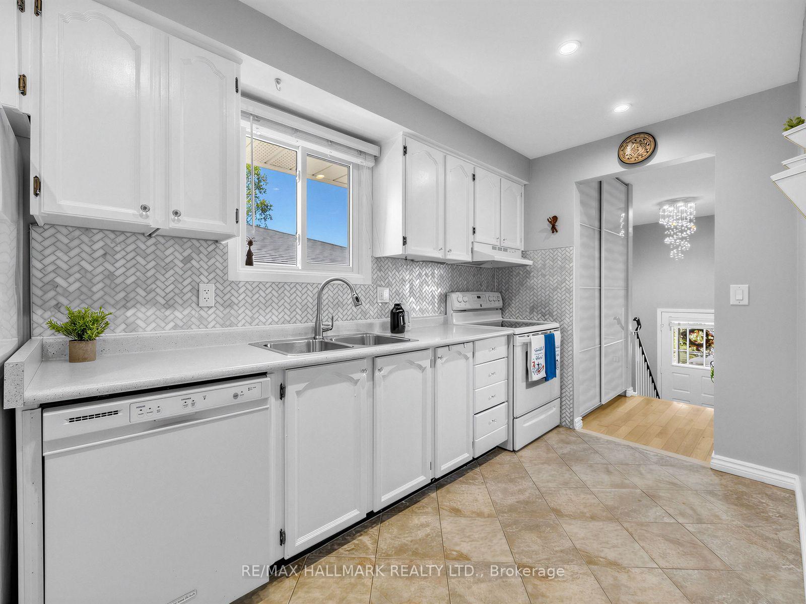 Photo 6 of 1333 Cherrydown Drive, Oshawa, Donevan — HOMEH