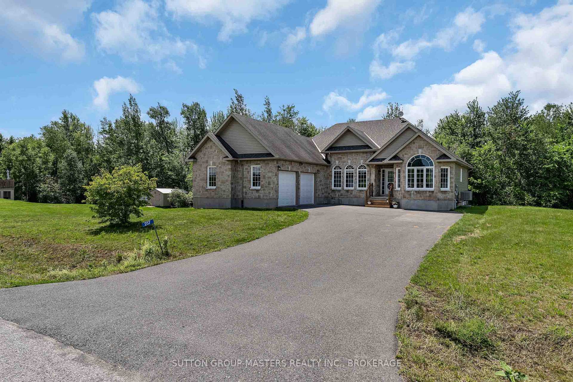 Photo 2 of 257 Starlight Place, Ottawa, Btwn Franktown Rd. & Fallowfield Rd. — HOMEH
