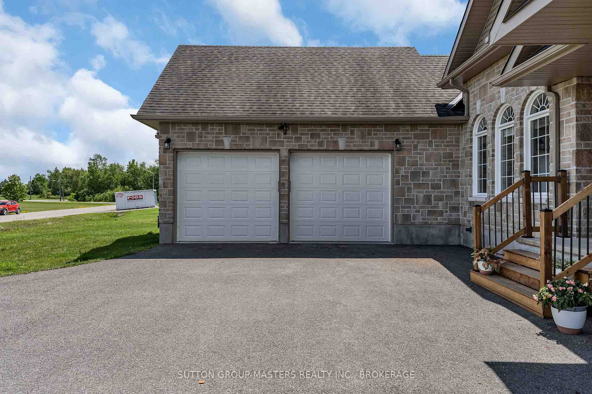 Photo 4 of 257 Starlight Place, Ottawa, Btwn Franktown Rd. & Fallowfield Rd. — HOMEH