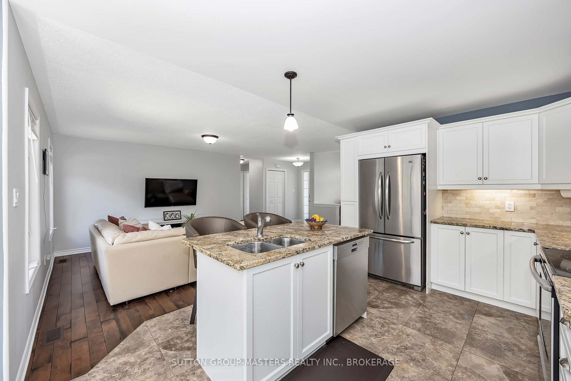 Photo 10 of 257 Starlight Place, Ottawa, Btwn Franktown Rd. & Fallowfield Rd. — HOMEH