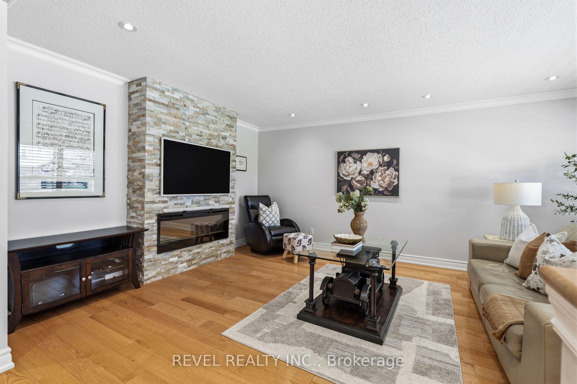 Photo 2 of 23 River View Drive, Brampton, Brampton East — HOMEH