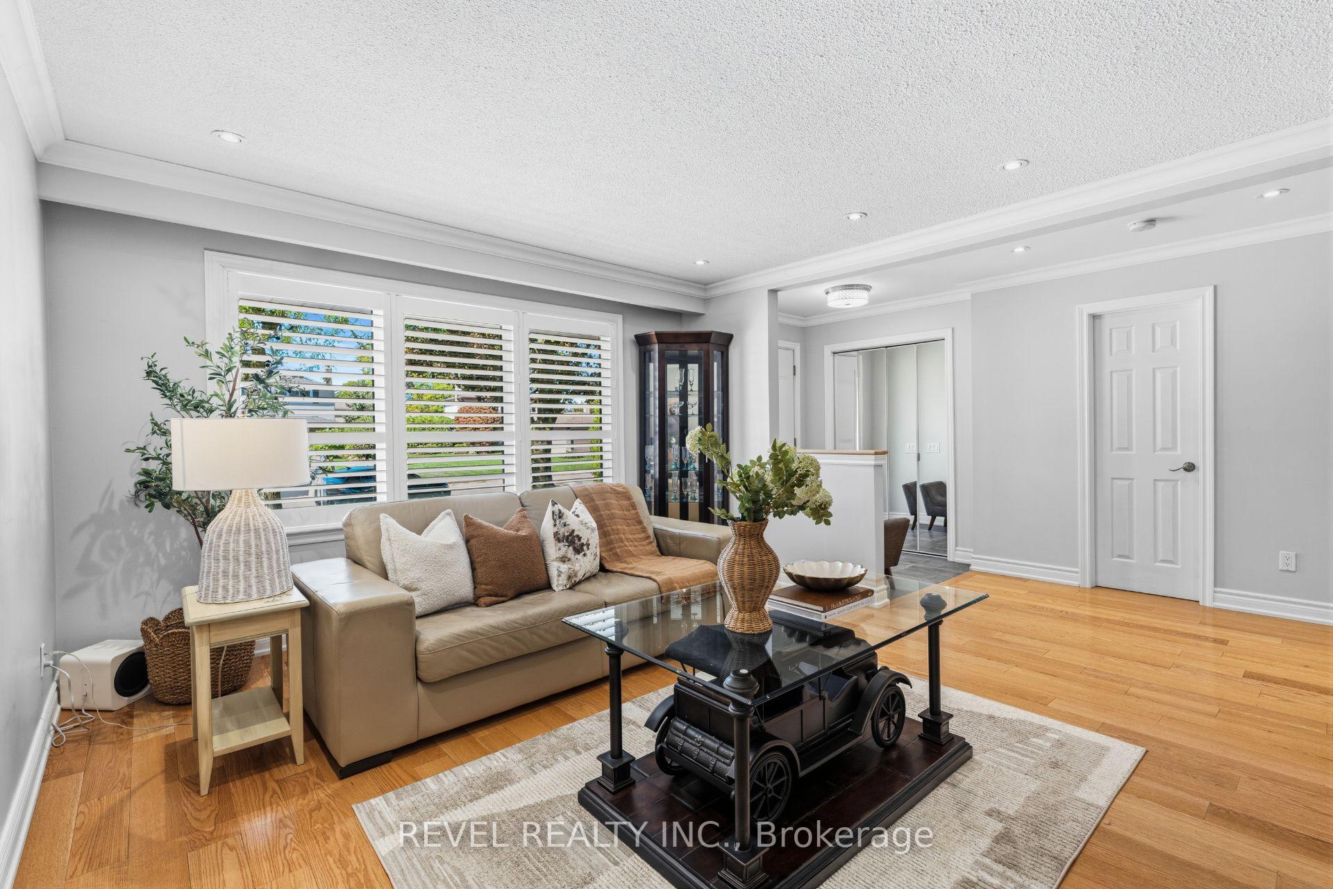 Photo 3 of 23 River View Drive, Brampton, Brampton East — HOMEH