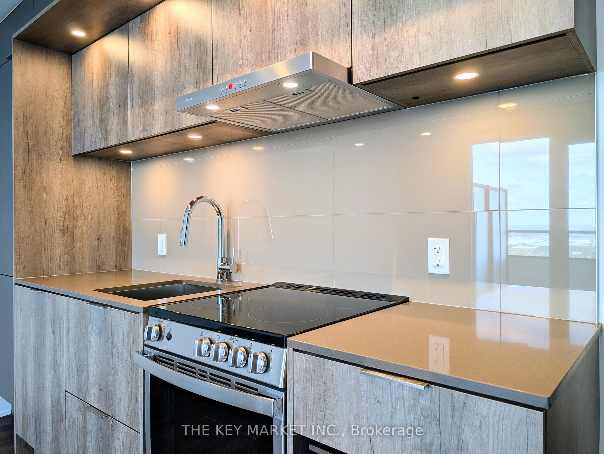 Photo 18 of Unit 7204, 448 Burnhamthorpe Road, Mississauga, City Centre — HOMEH