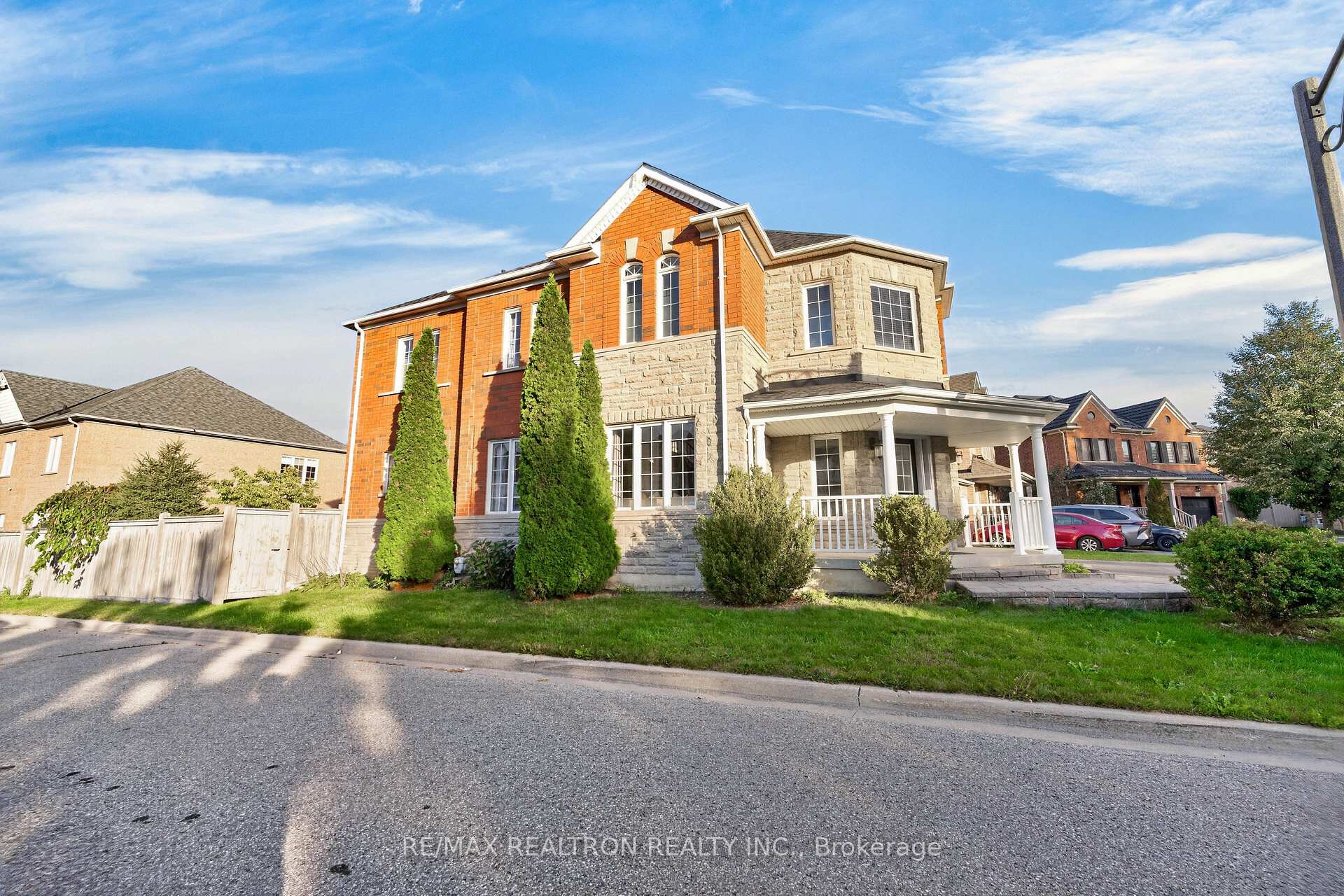 Photo 4 of 51 Wilsongary Circle, Ajax, Northeast Ajax — HOMEH