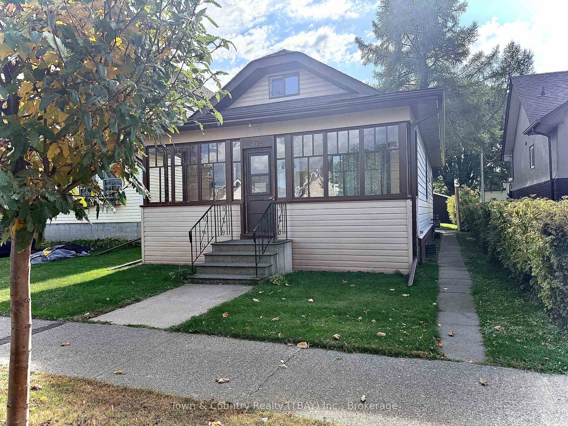 Photo of 372 Mary Street E