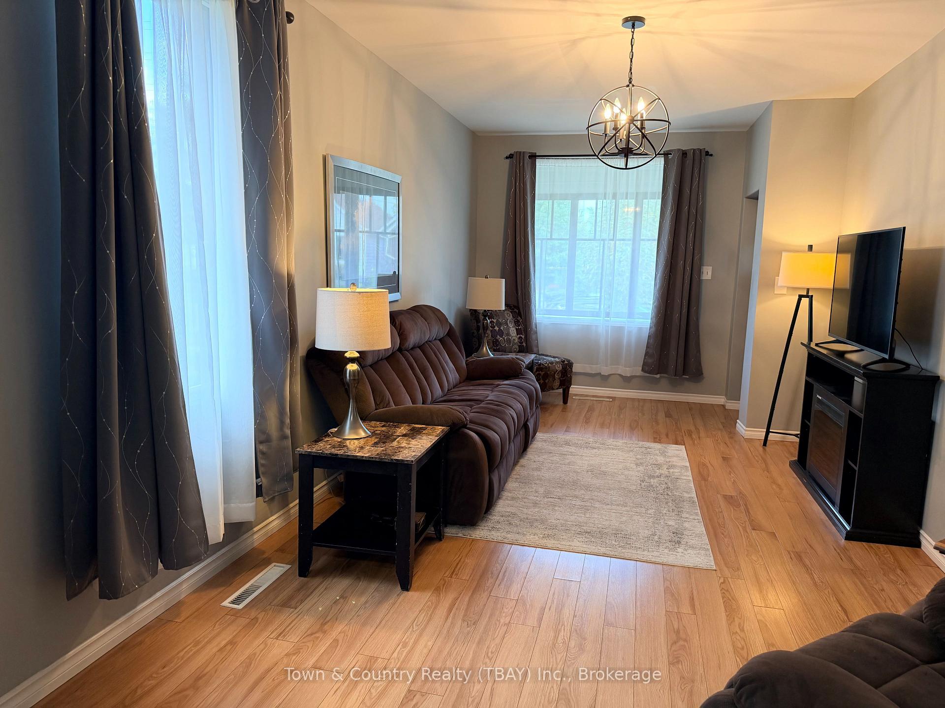 Photo 3 of 372 Mary Street E, Thunder Bay, Westfort — HOMEH