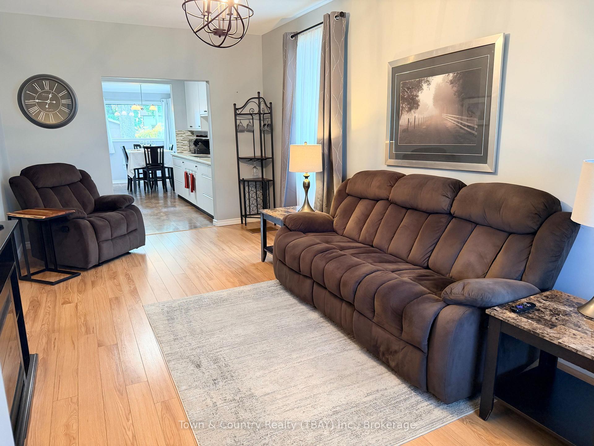 Photo 4 of 372 Mary Street E, Thunder Bay, Westfort — HOMEH