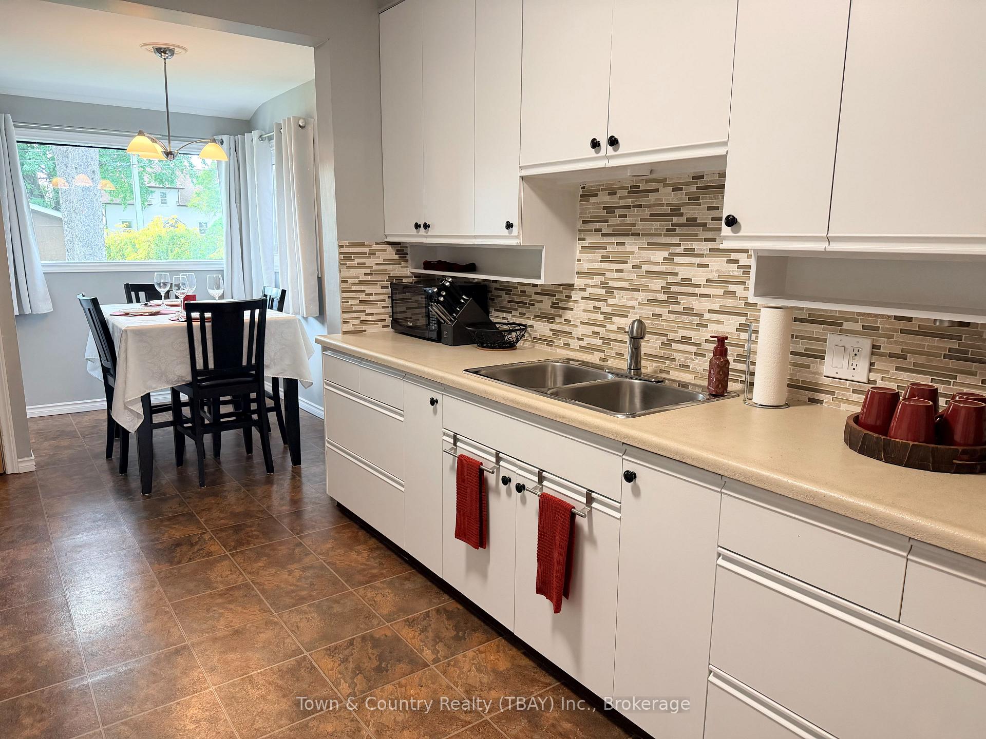 Photo 7 of 372 Mary Street E, Thunder Bay, Westfort — HOMEH