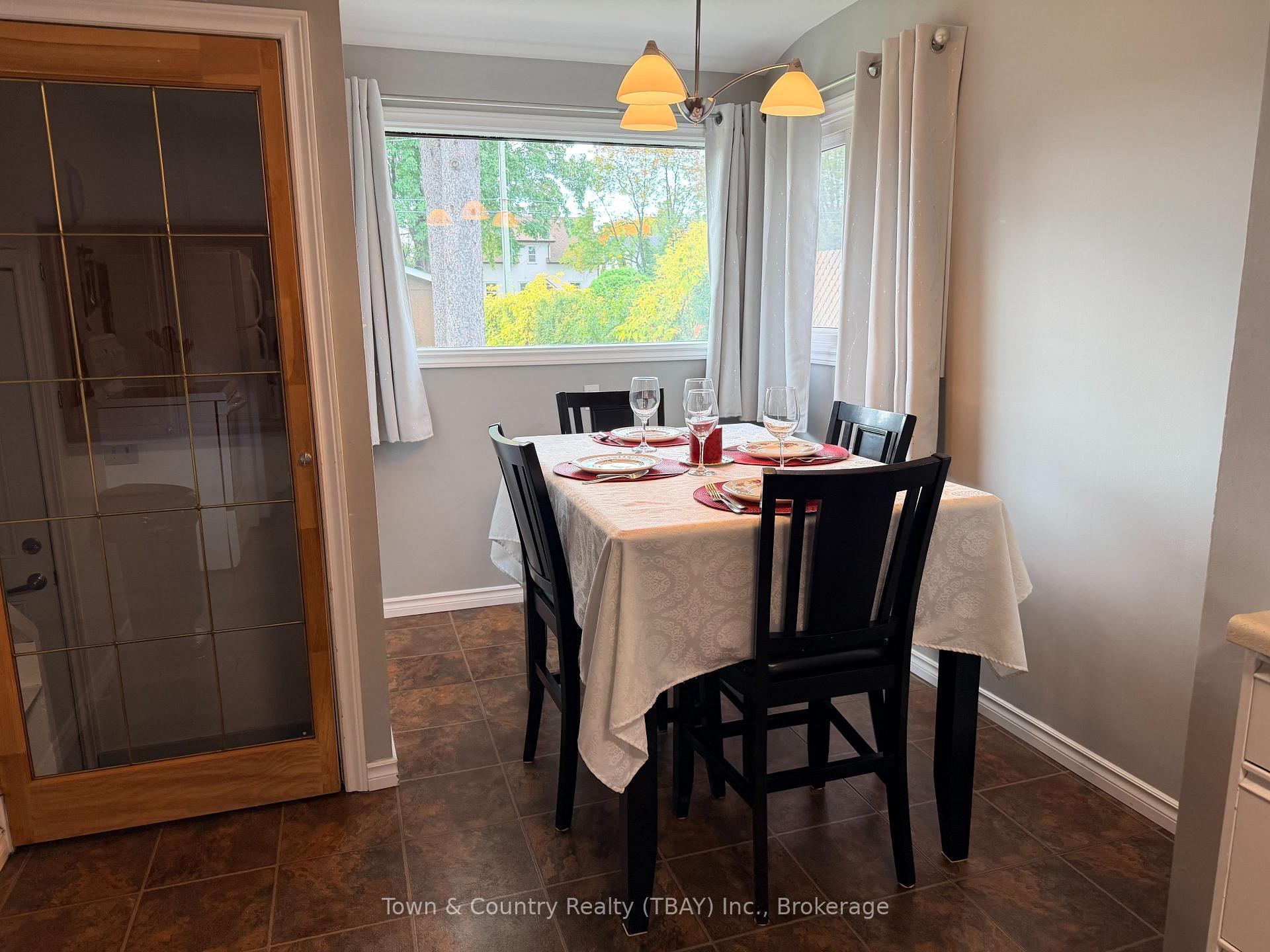 Photo 8 of 372 Mary Street E, Thunder Bay, Westfort — HOMEH
