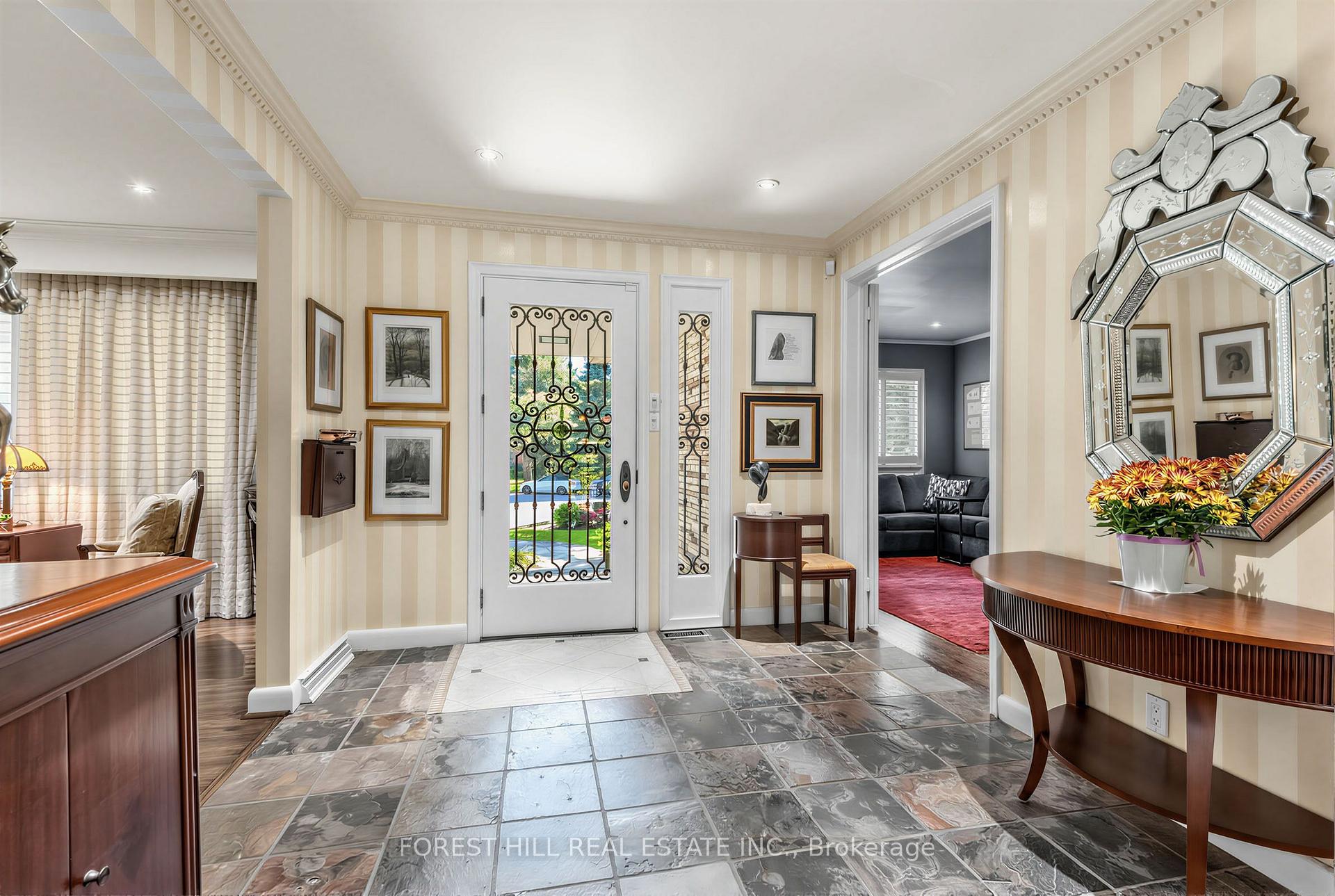 Photo 3 of 4 Abrams Place, North York, St. Andrew-Windfields — HOMEH