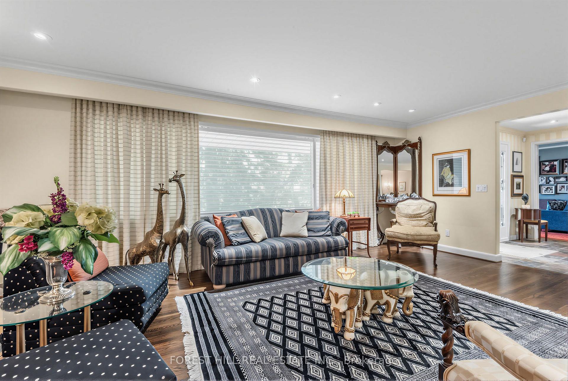 Photo 5 of 4 Abrams Place, North York, St. Andrew-Windfields — HOMEH