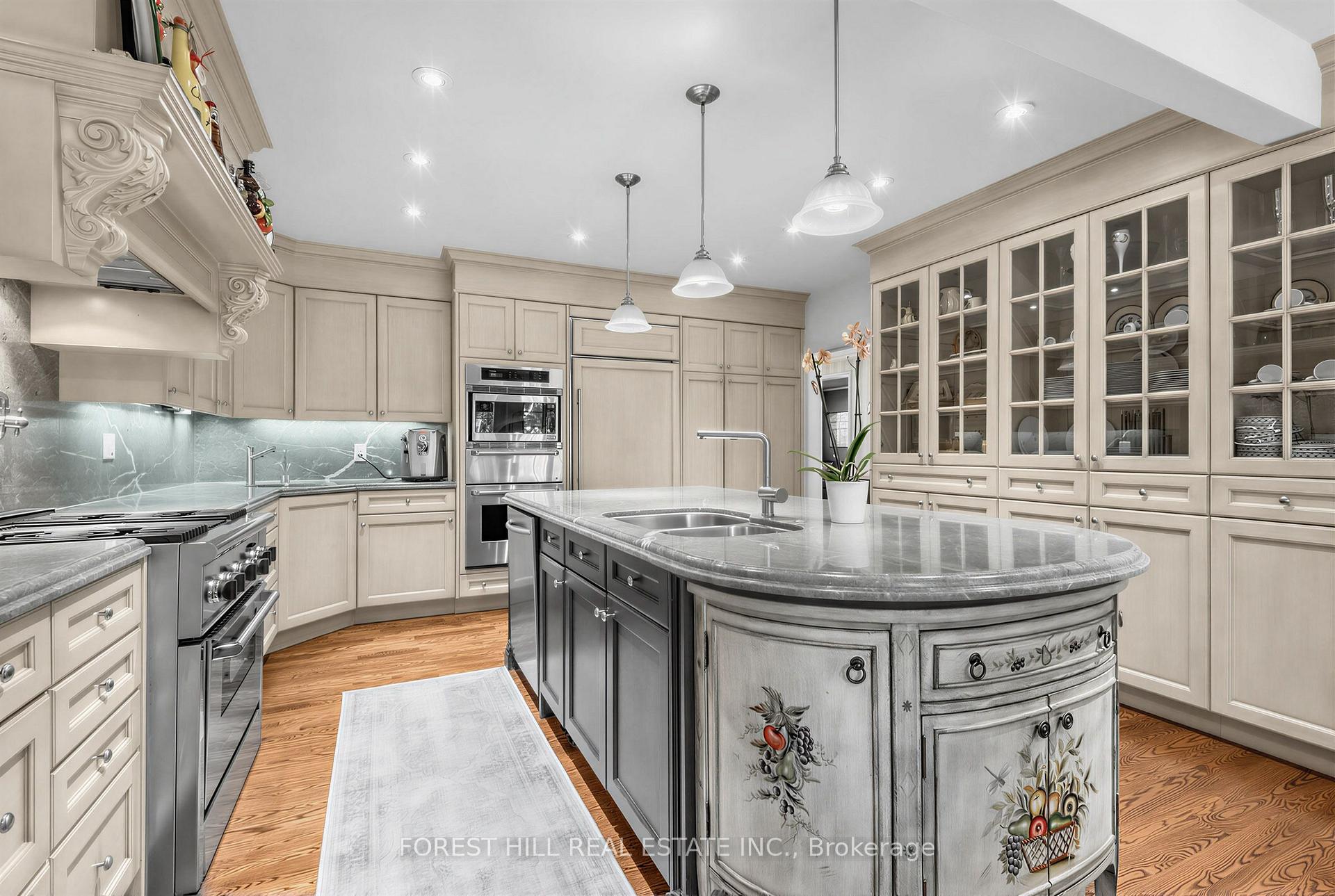 Photo 6 of 4 Abrams Place, North York, St. Andrew-Windfields — HOMEH