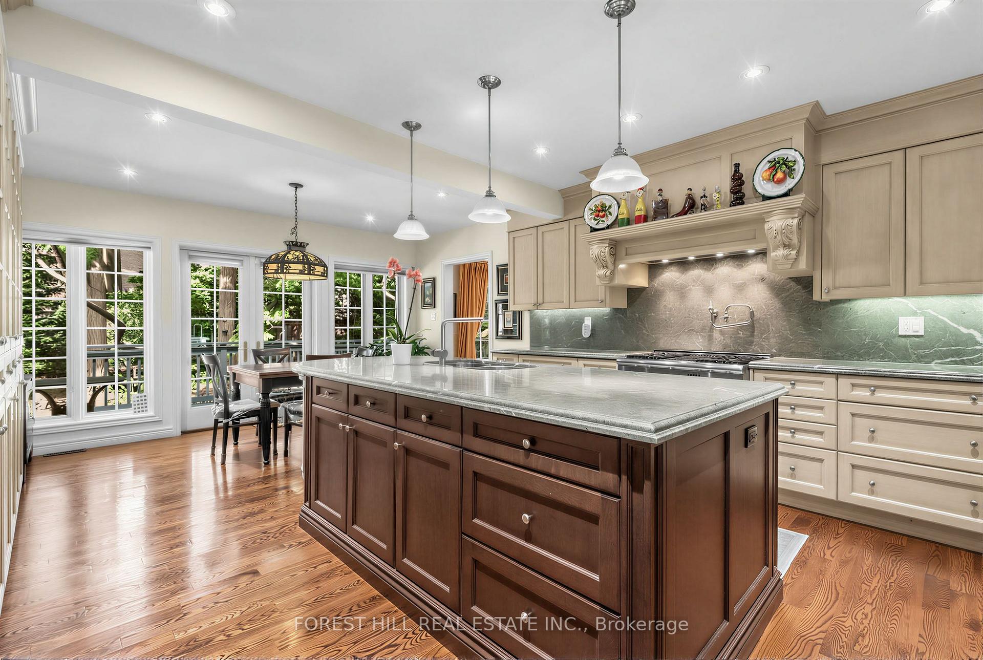 Photo 7 of 4 Abrams Place, North York, St. Andrew-Windfields — HOMEH