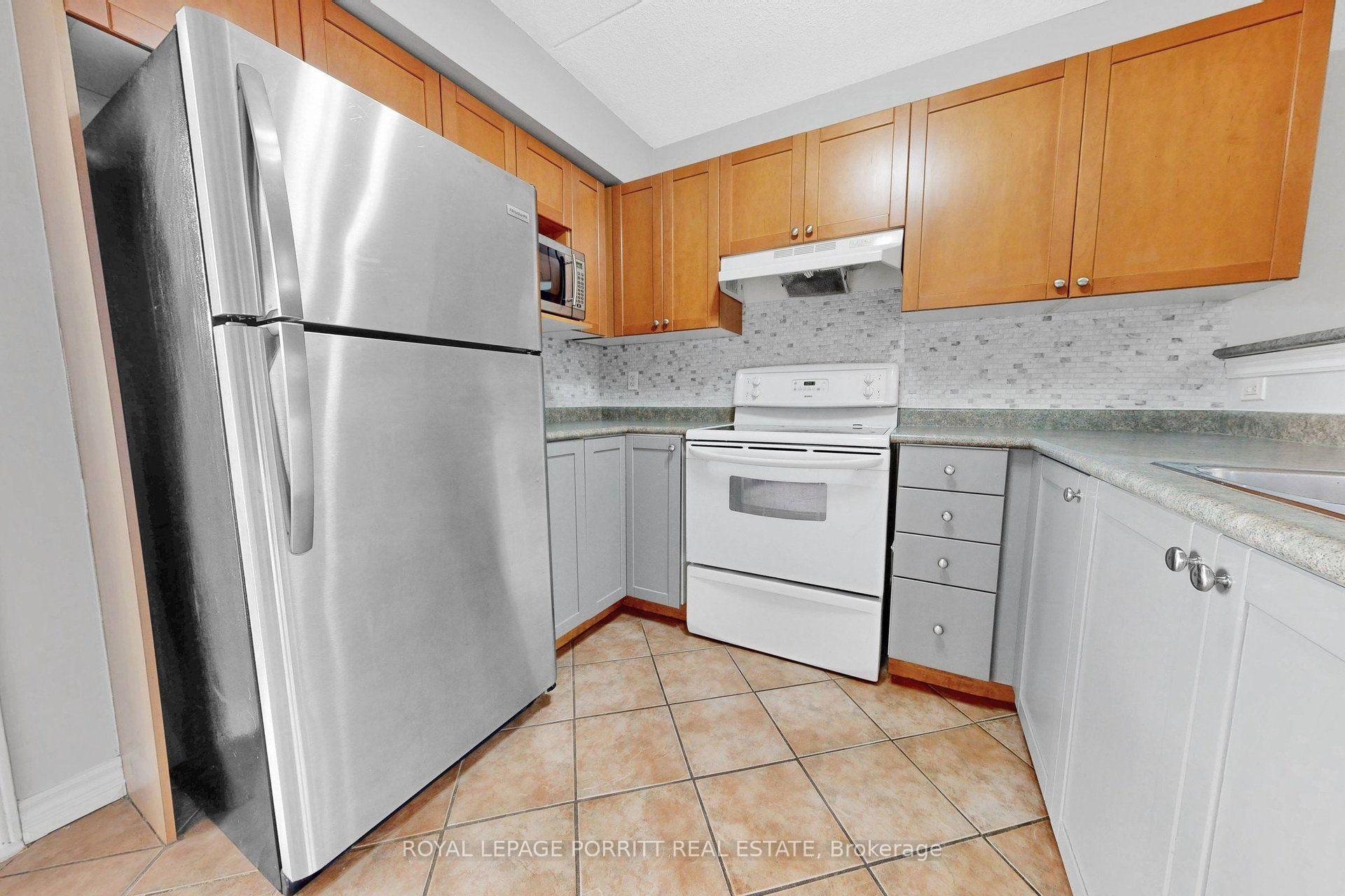 Photo 13 of 2085 Appleby Line, Burlington, Uptown — HOMEH