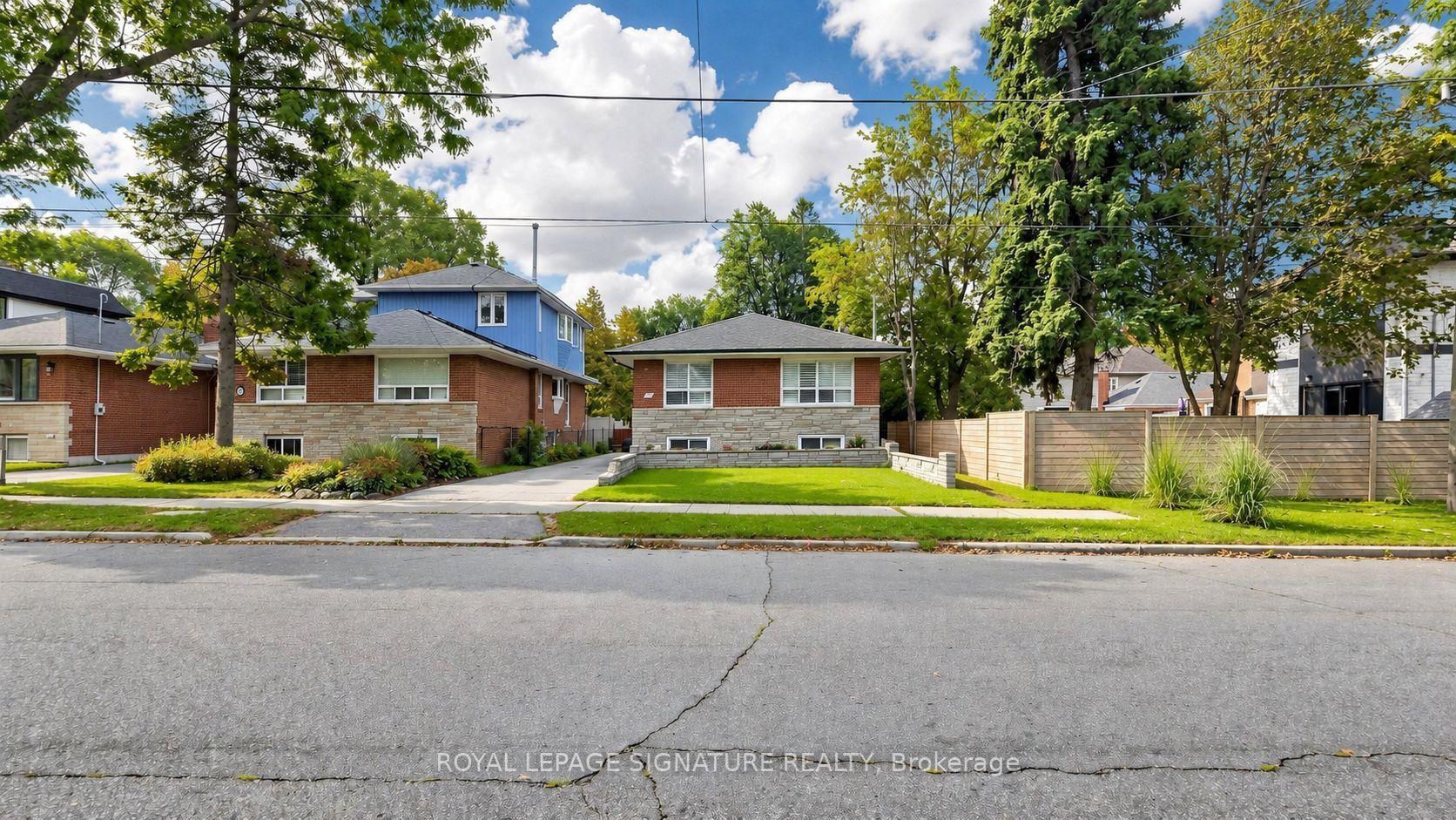 Photo 2 of 35 Florens Avenue, Scarborough, Clairlea-Birchmount — HOMEH