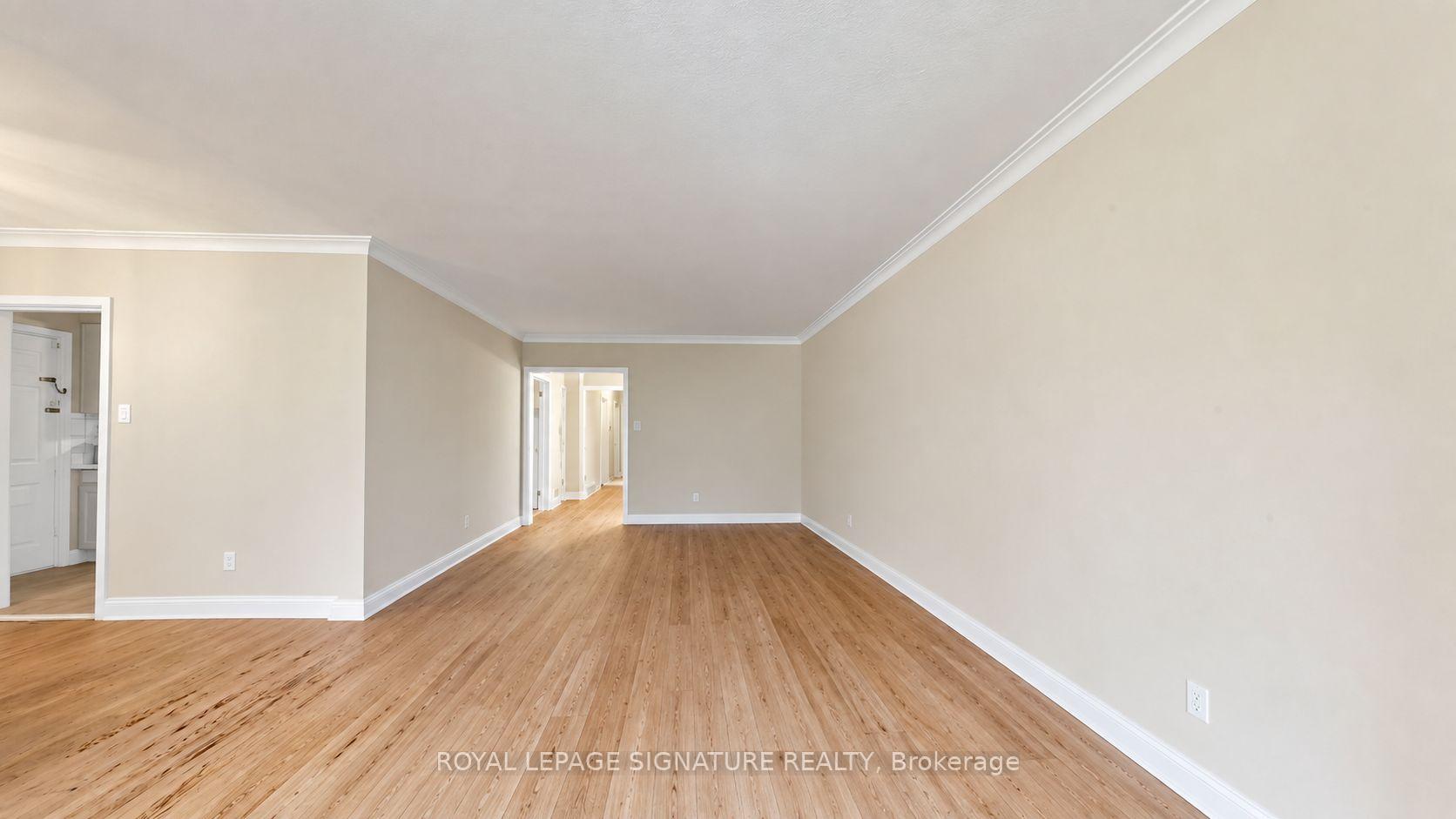 Photo 4 of 35 Florens Avenue, Scarborough, Clairlea-Birchmount — HOMEH