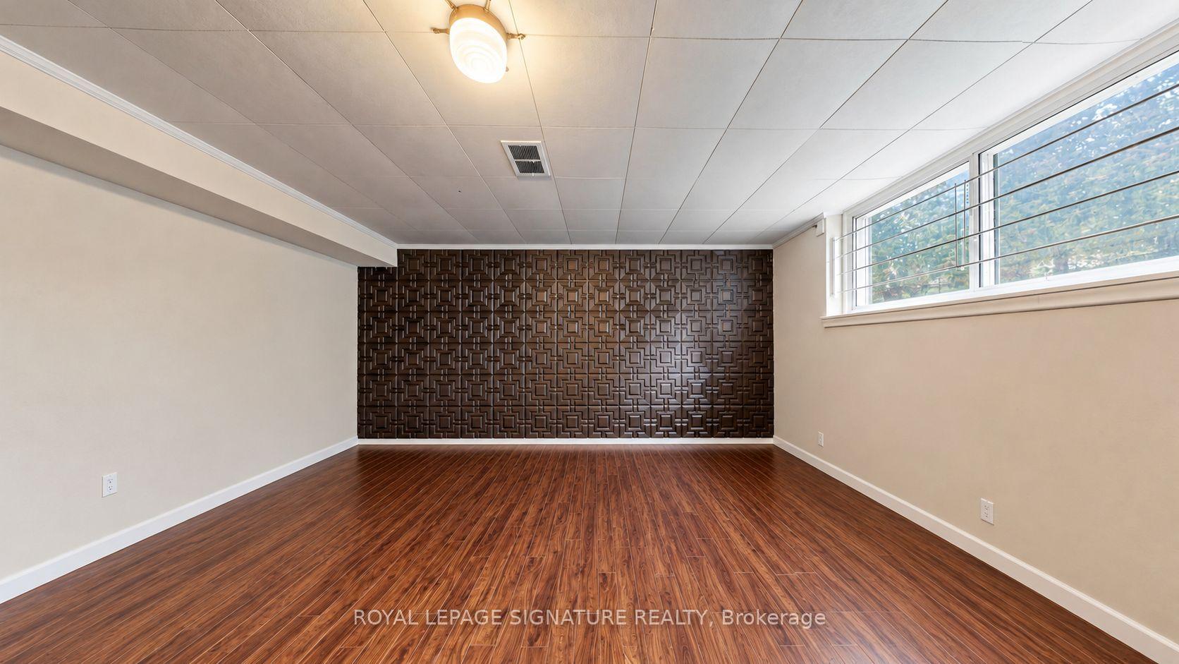 Photo 5 of 35 Florens Avenue, Scarborough, Clairlea-Birchmount — HOMEH