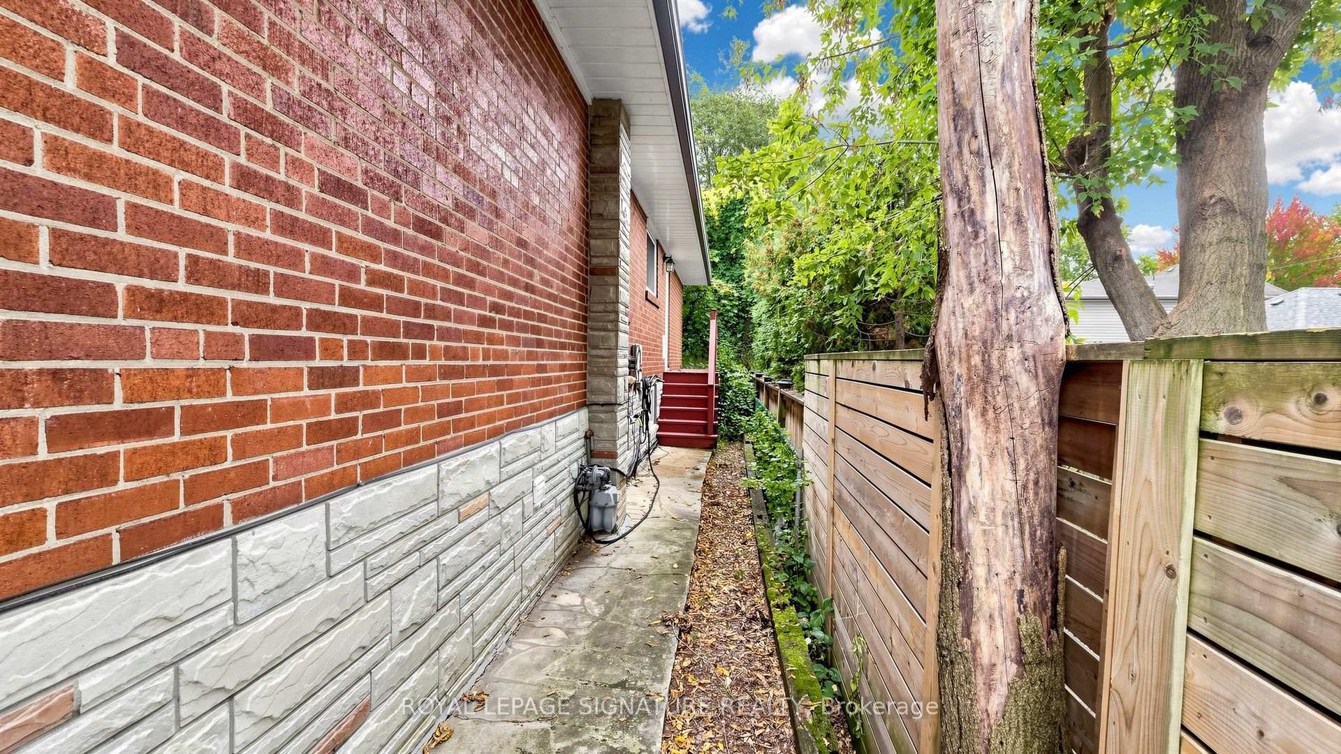 Photo 36 of 35 Florens Avenue, Scarborough, Clairlea-Birchmount — HOMEH