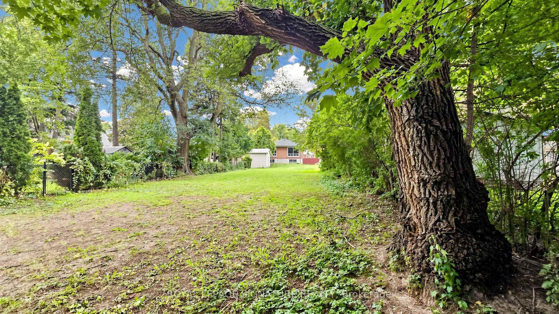 Photo 38 of 35 Florens Avenue, Scarborough, Clairlea-Birchmount — HOMEH