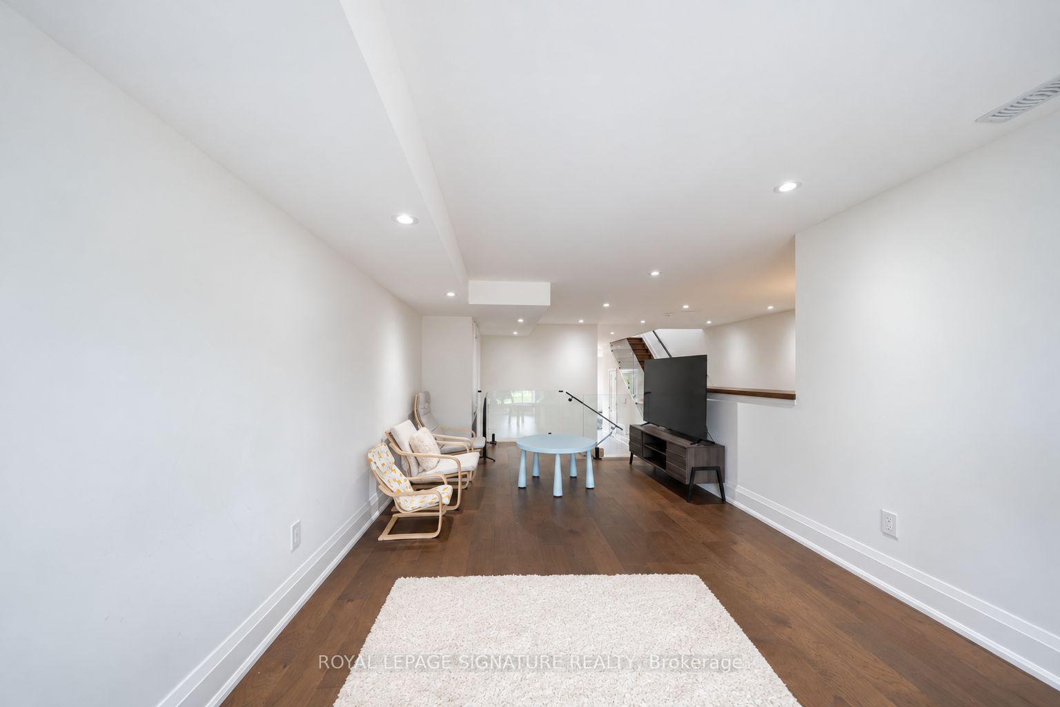 Photo 5 of 540B Pharmacy Avenue, Scarborough, Clairlea-Birchmount — HOMEH