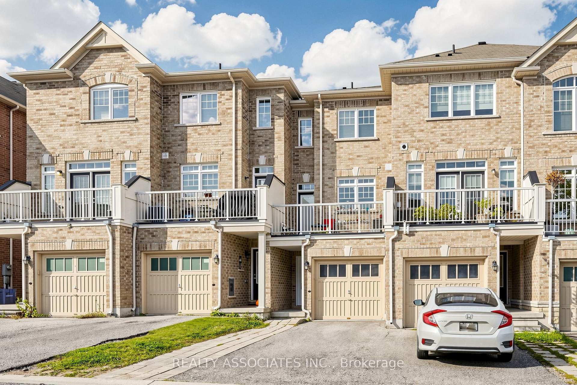 Photo 3 of 297 Delray Drive, Markham, Greensborough — HOMEH