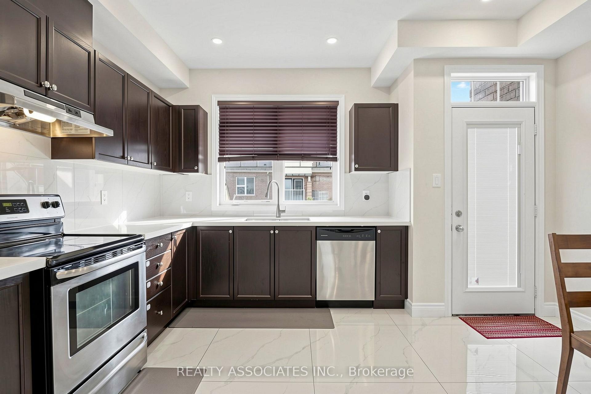 Photo 11 of 297 Delray Drive, Markham, Greensborough — HOMEH