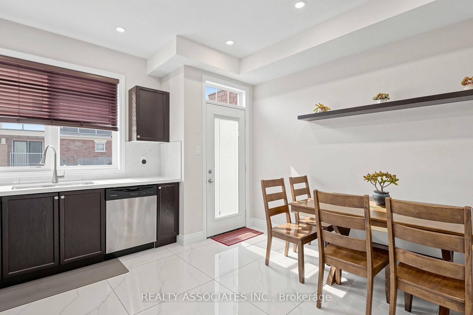 Photo 13 of 297 Delray Drive, Markham, Greensborough — HOMEH