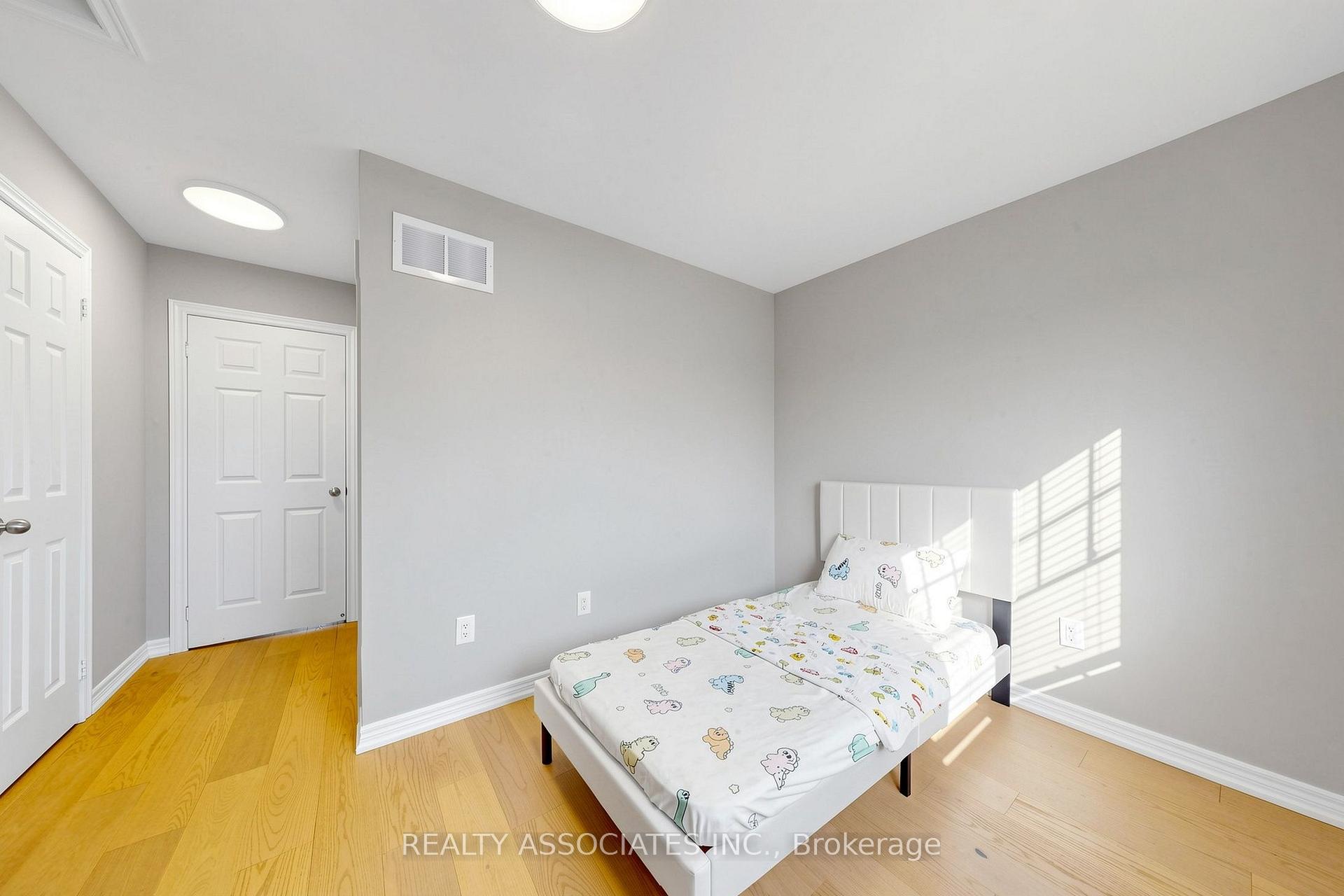 Photo 20 of 297 Delray Drive, Markham, Greensborough — HOMEH