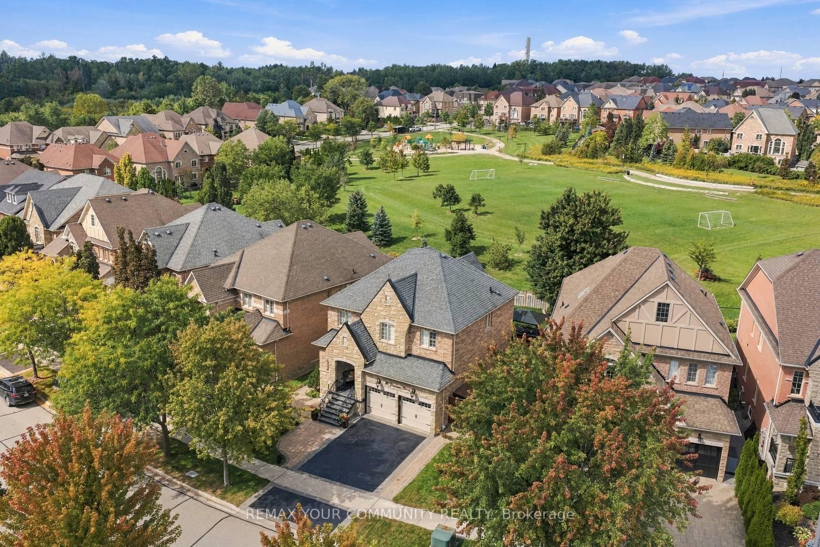 Photo 3 of 38 Dimarino Drive, Vaughan, Patterson — HOMEH