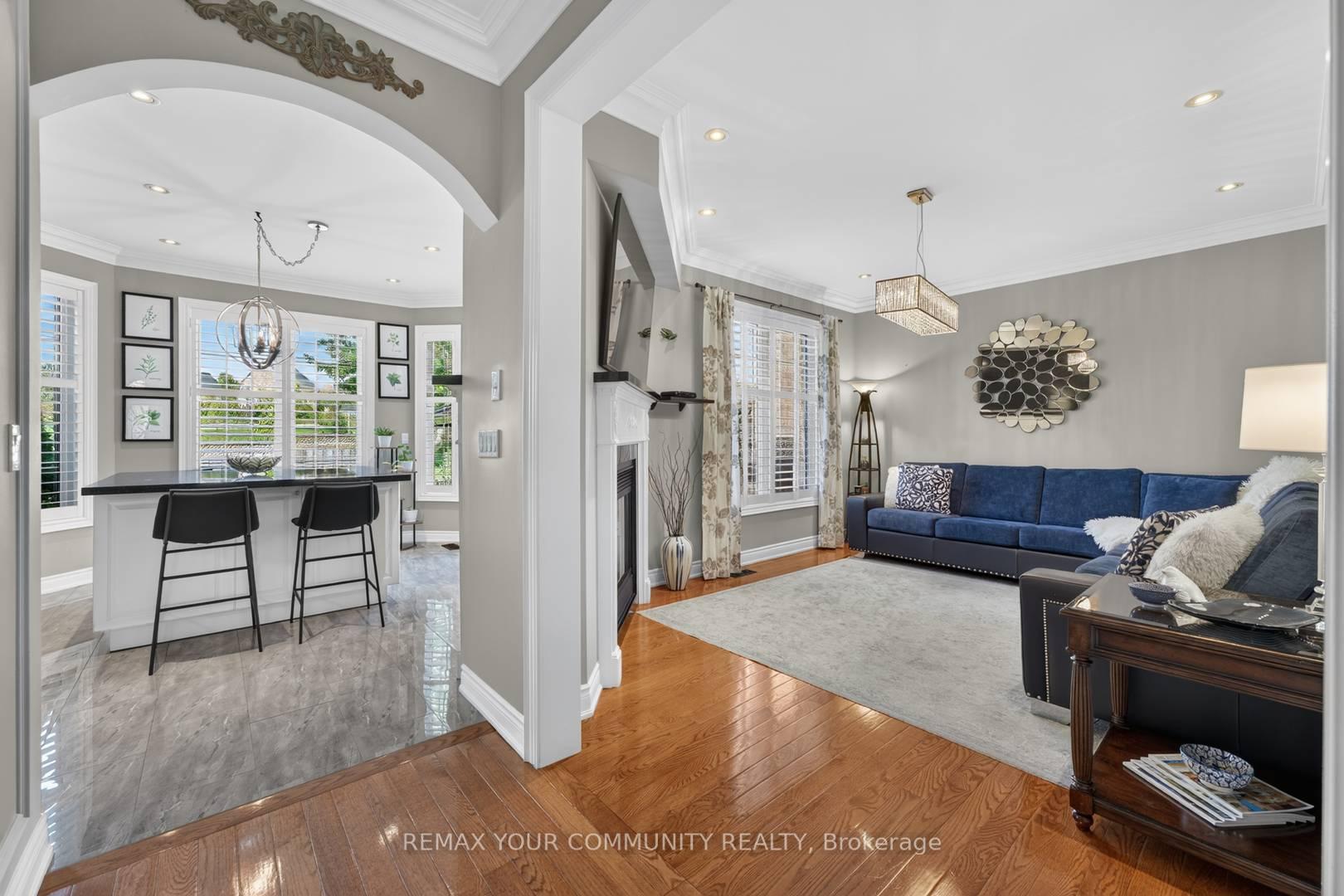 Photo 10 of 38 Dimarino Drive, Vaughan, Patterson — HOMEH