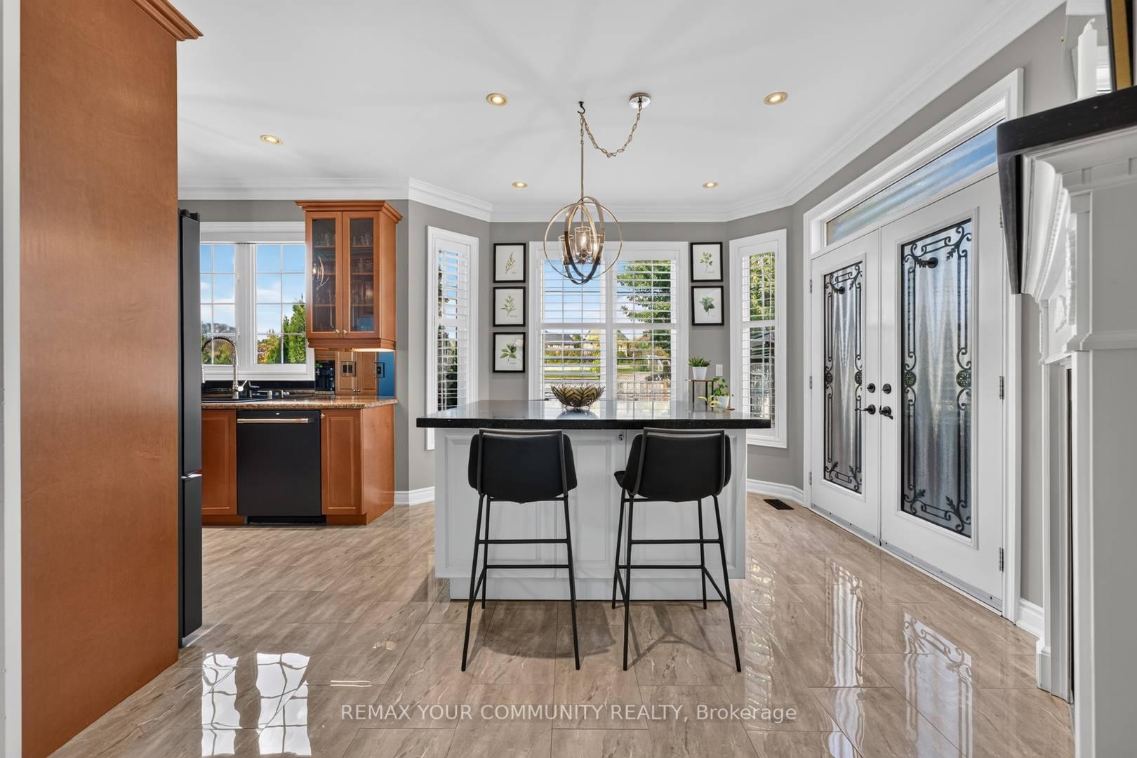 Photo 11 of 38 Dimarino Drive, Vaughan, Patterson — HOMEH