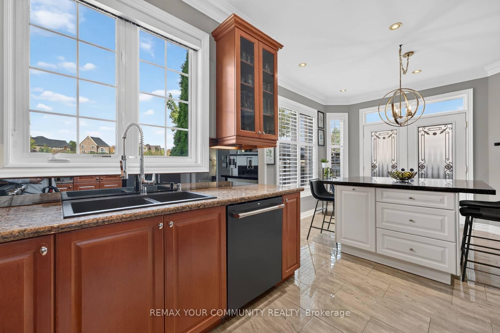 Photo 14 of 38 Dimarino Drive, Vaughan, Patterson — HOMEH