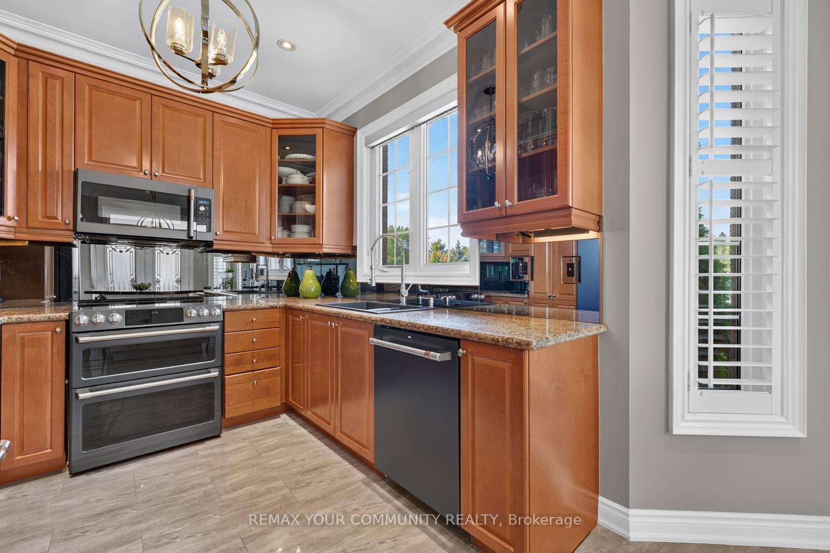 Photo 15 of 38 Dimarino Drive, Vaughan, Patterson — HOMEH