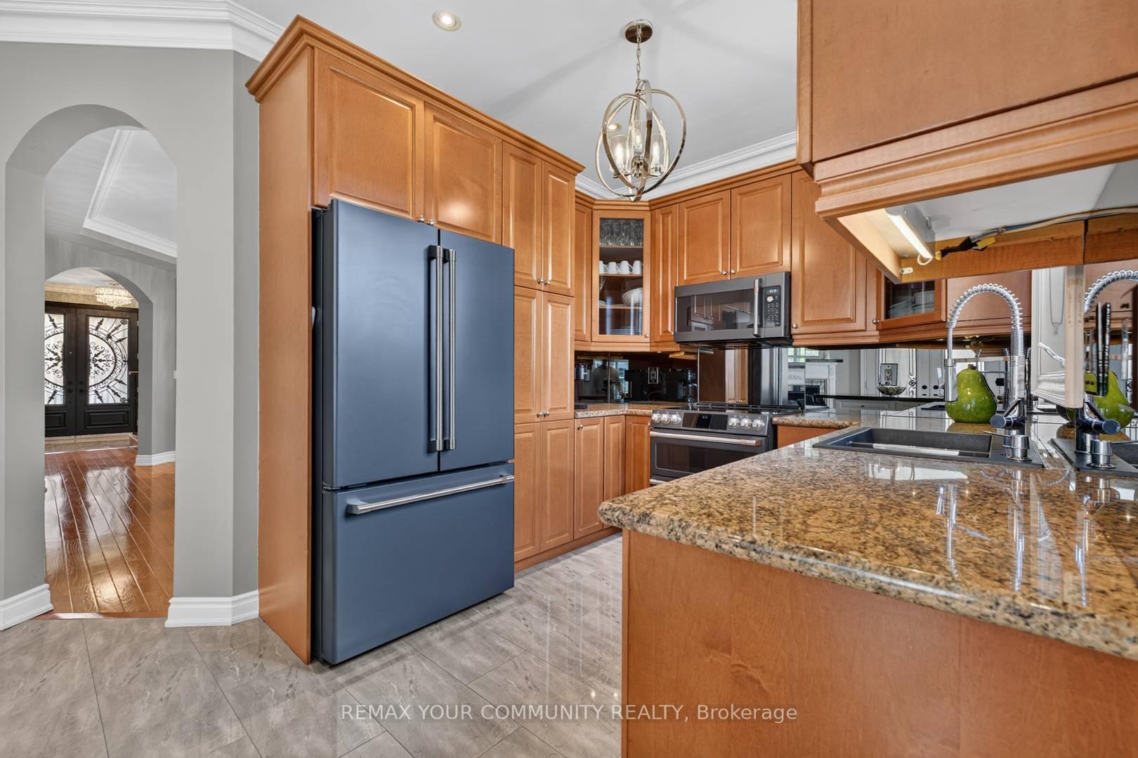 Photo 17 of 38 Dimarino Drive, Vaughan, Patterson — HOMEH