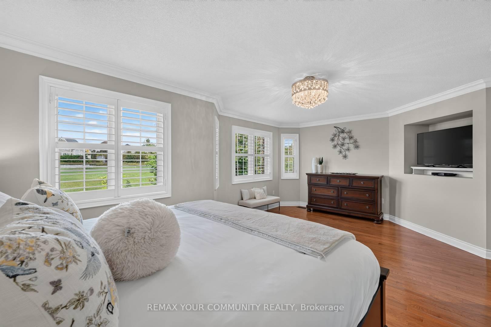Photo 23 of 38 Dimarino Drive, Vaughan, Patterson — HOMEH
