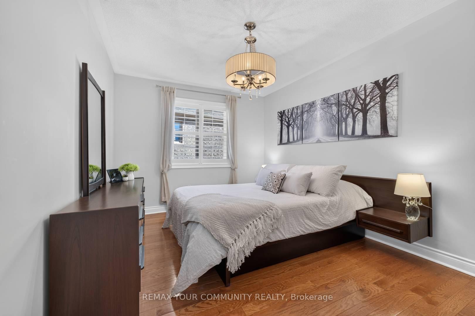 Photo 28 of 38 Dimarino Drive, Vaughan, Patterson — HOMEH