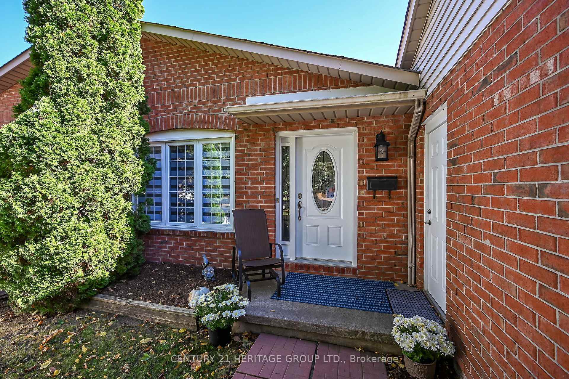 Photo 3 of 89 Stoney Brook Crescent, St. Catharines, Grapeview — HOMEH