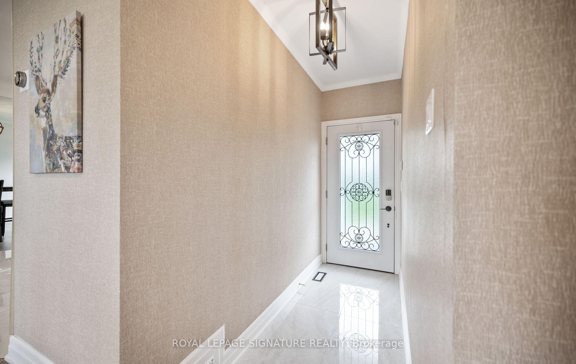 Photo 2 of 17 Wendakee Drive, Hamilton, Stoney Creek — HOMEH
