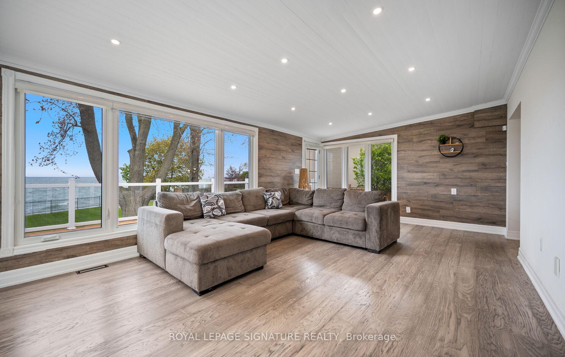 Photo 3 of 17 Wendakee Drive, Hamilton, Stoney Creek — HOMEH