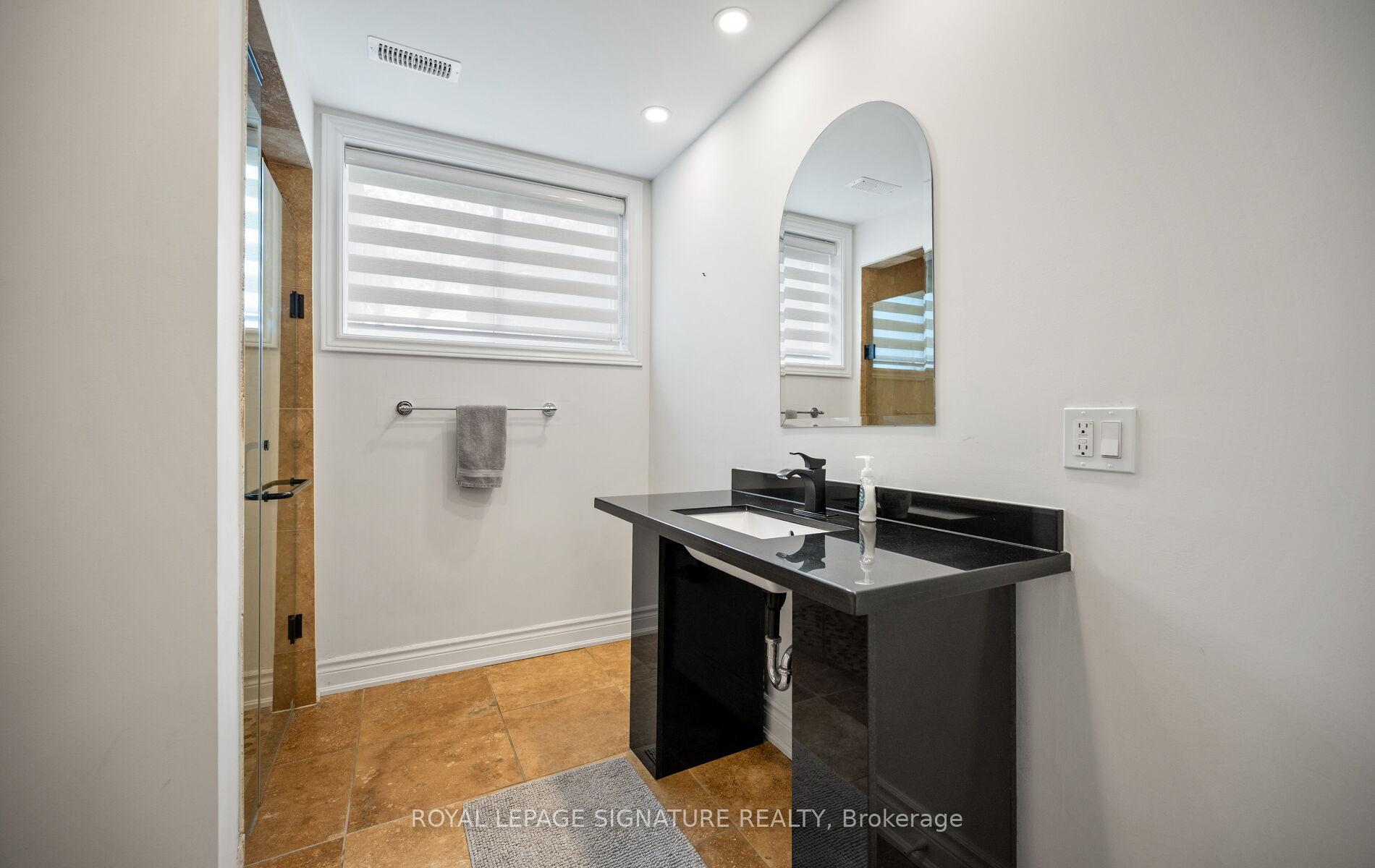 Photo 31 of 17 Wendakee Drive, Hamilton, Stoney Creek — HOMEH