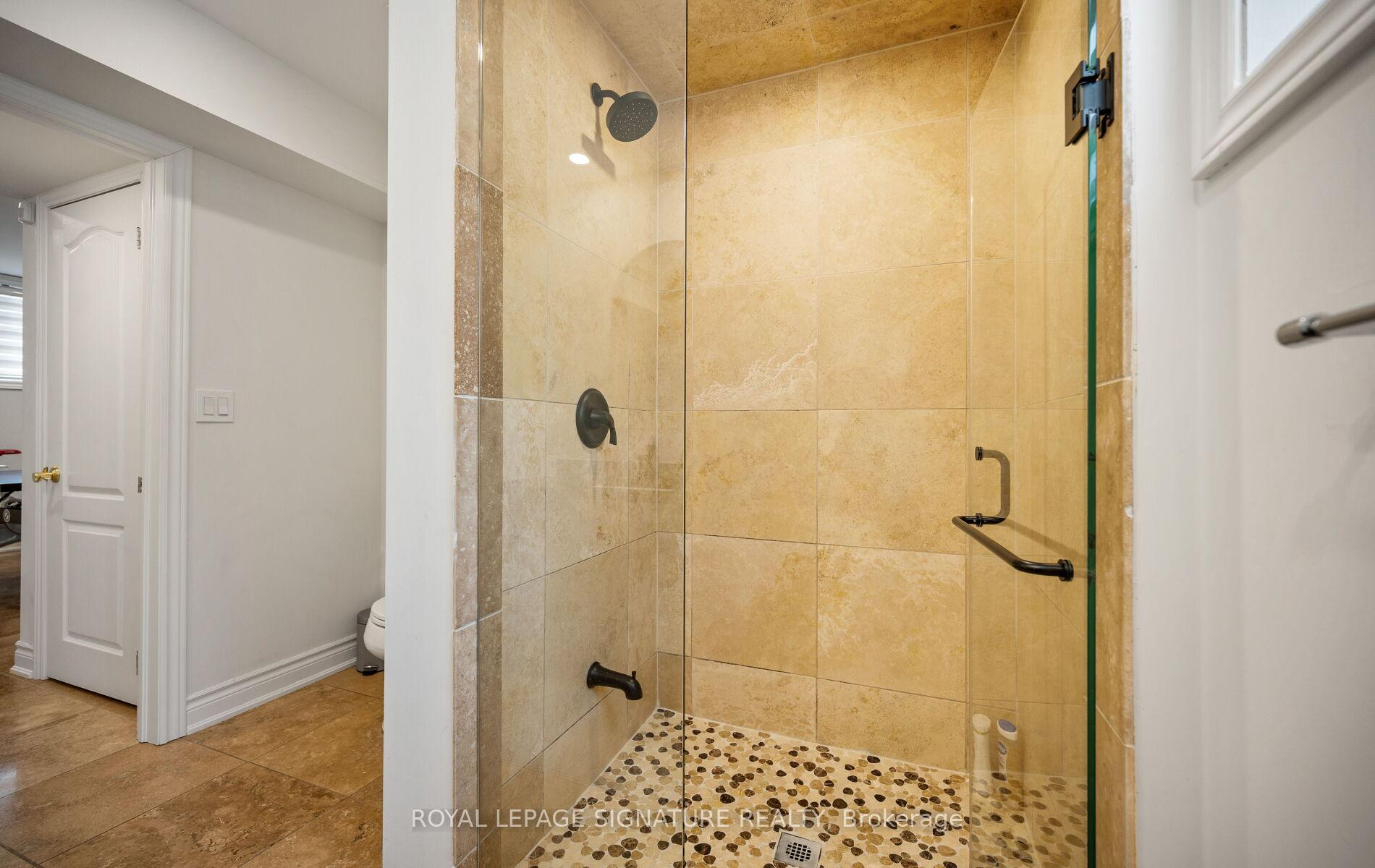 Photo 32 of 17 Wendakee Drive, Hamilton, Stoney Creek — HOMEH
