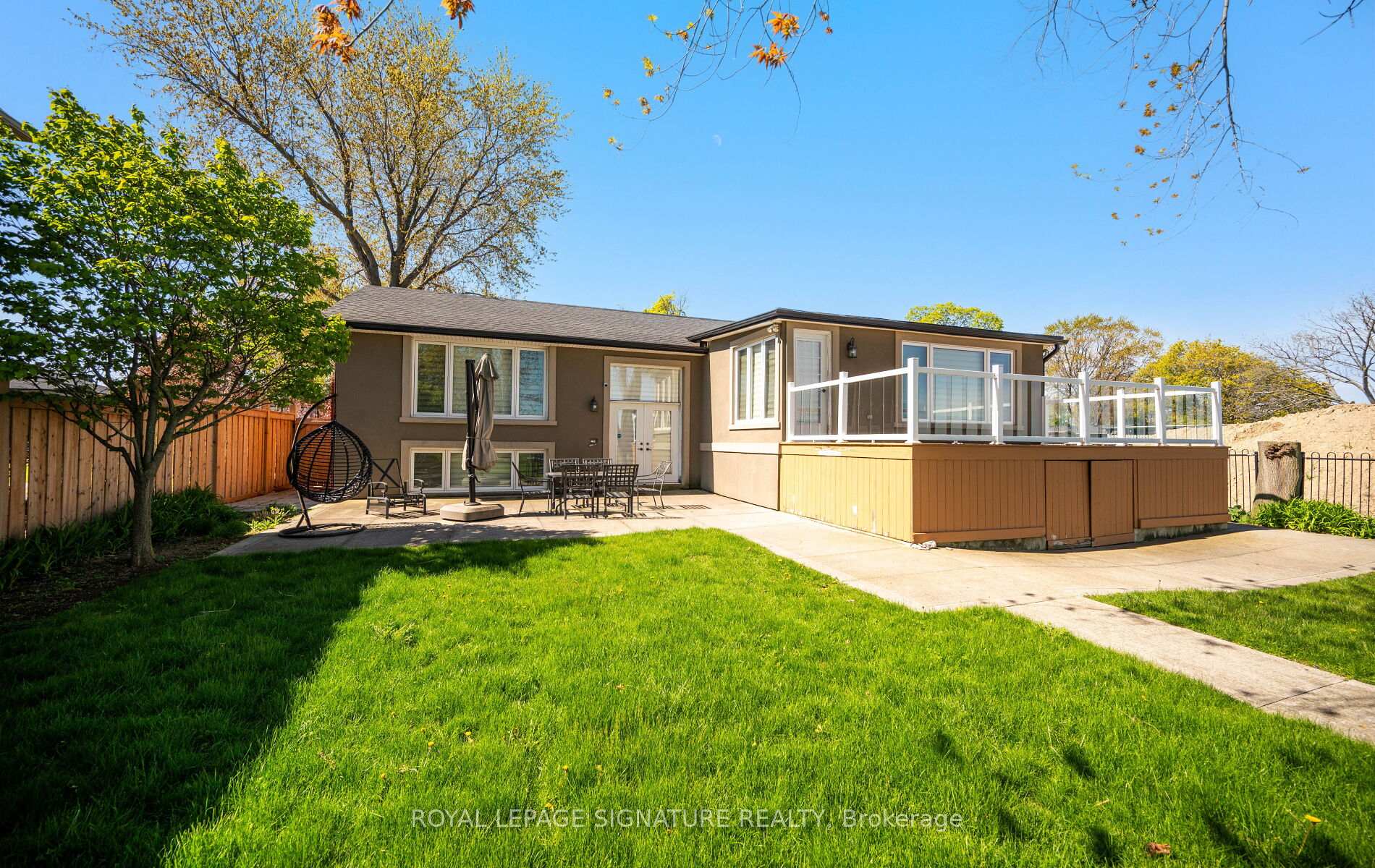 Photo 40 of 17 Wendakee Drive, Hamilton, Stoney Creek — HOMEH